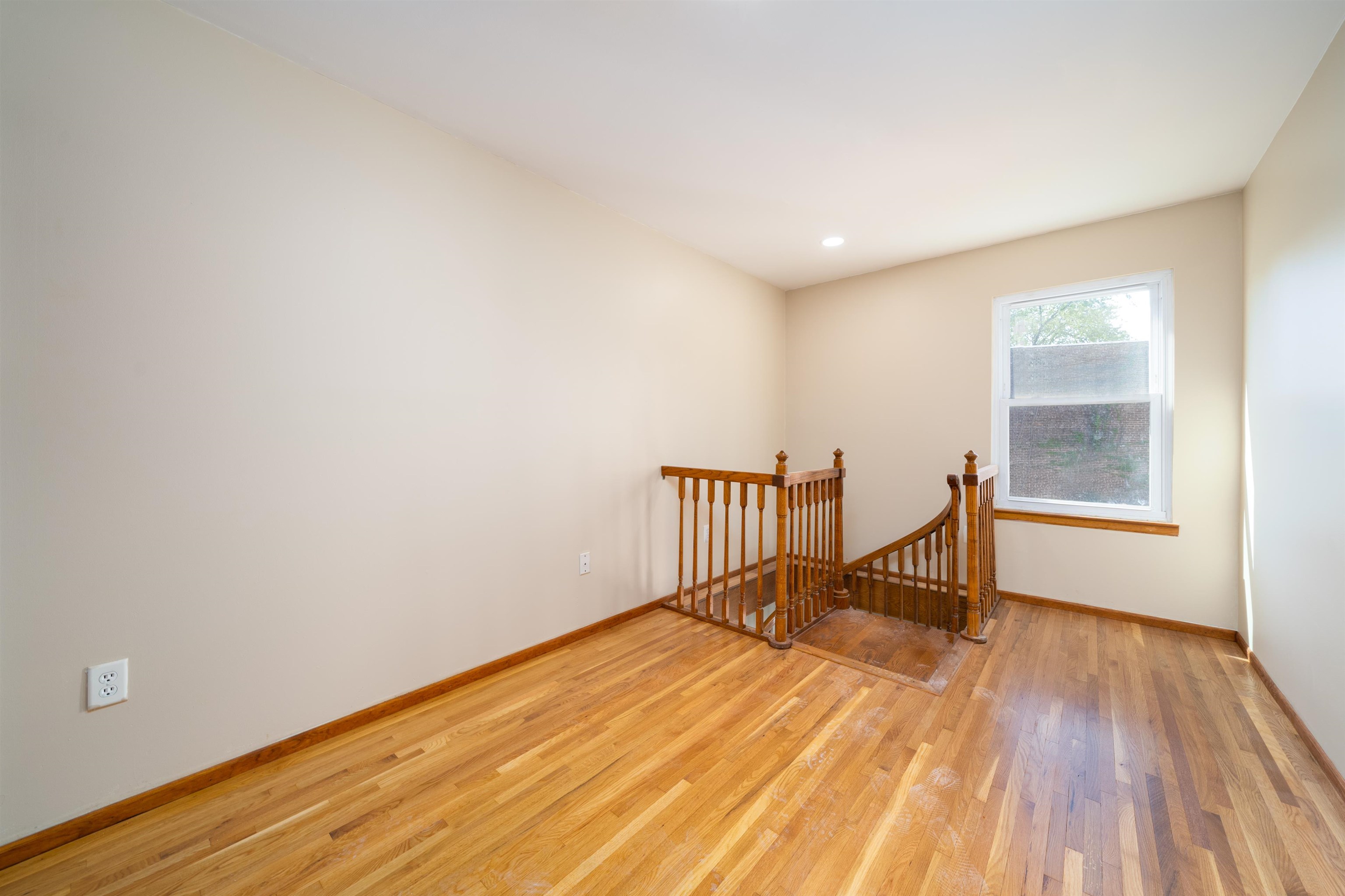 149 HOBART AVENUE Unit: 1