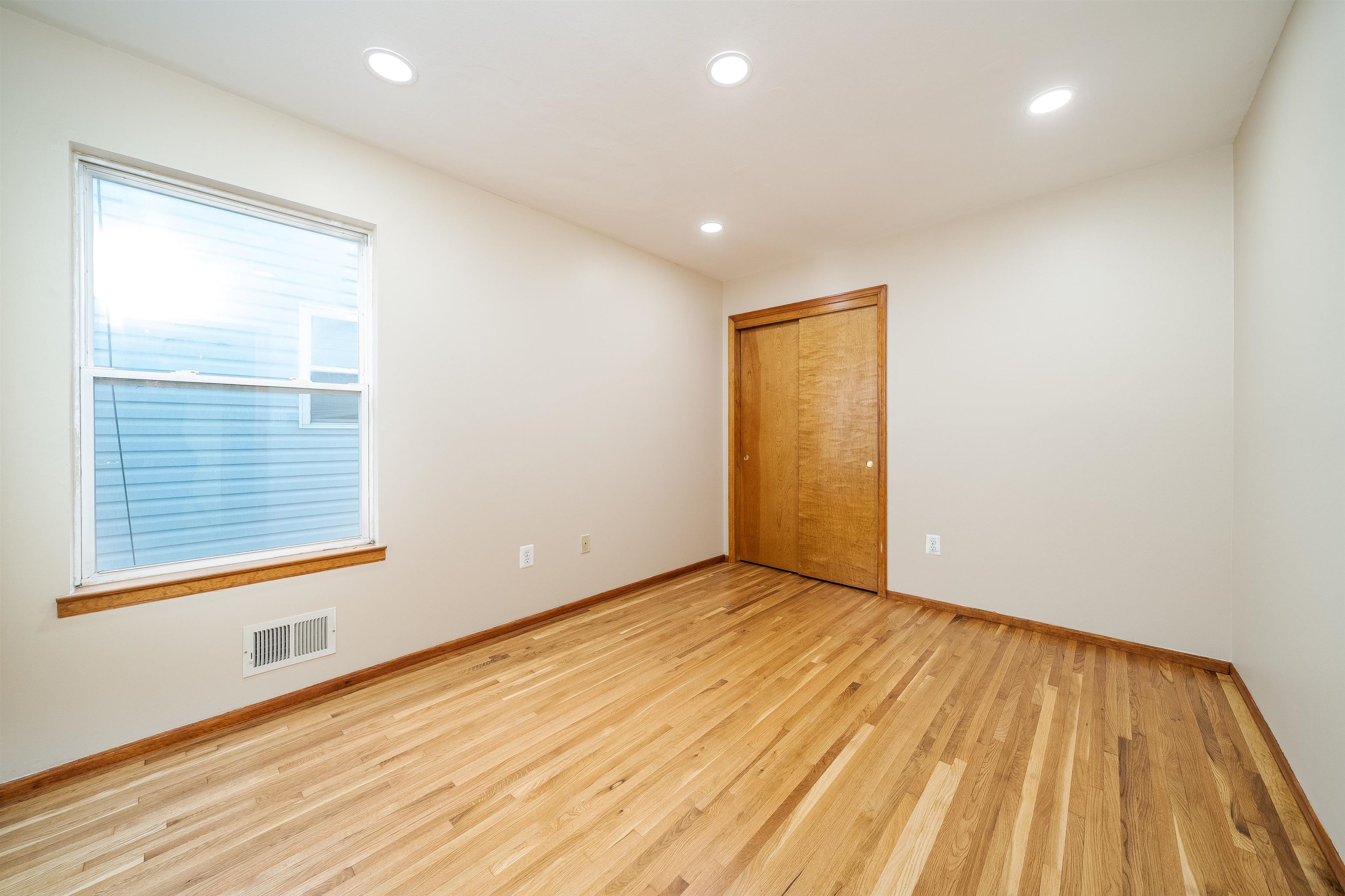 149 HOBART AVENUE Unit: 1
