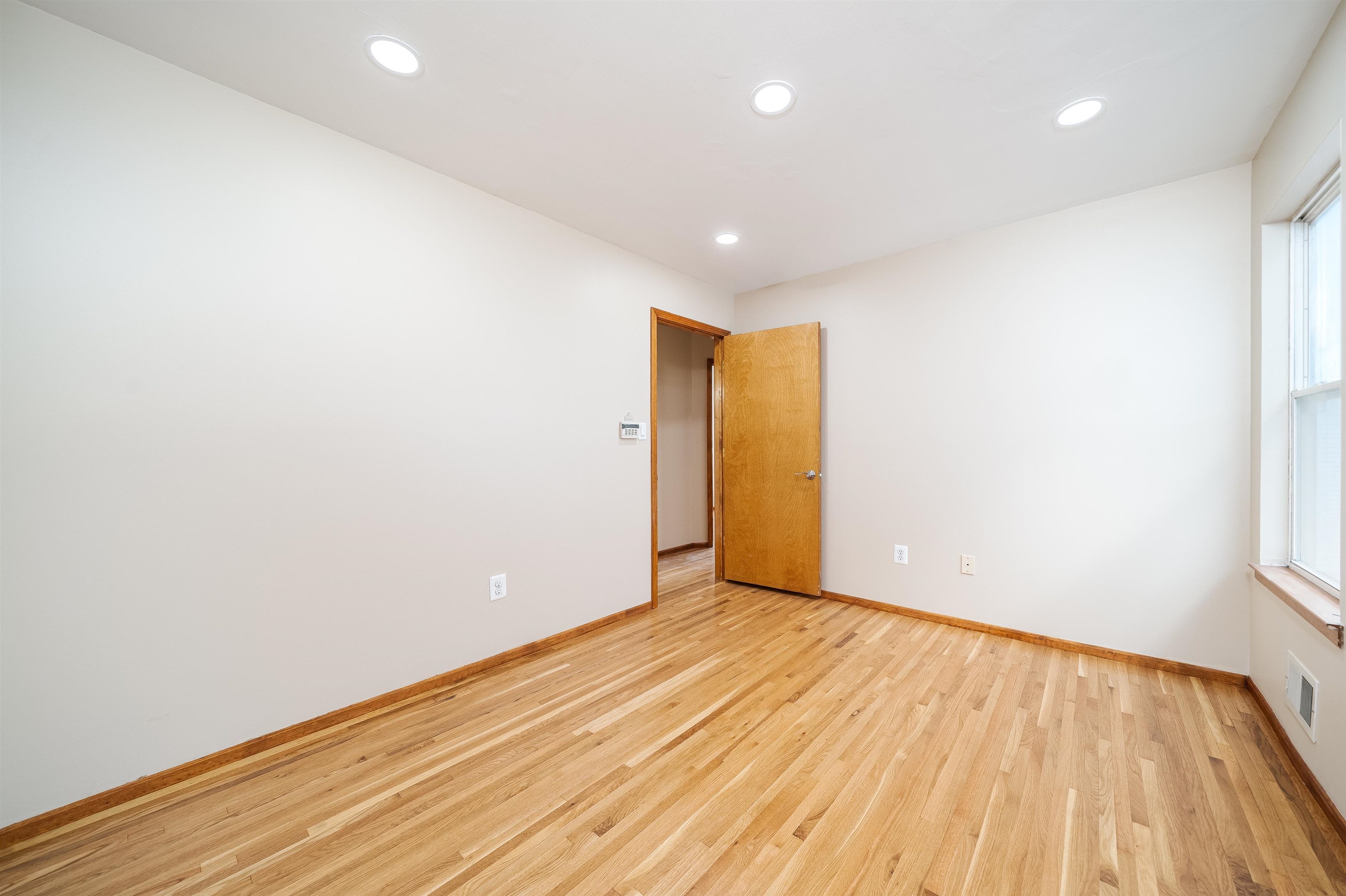 149 HOBART AVENUE Unit: 1