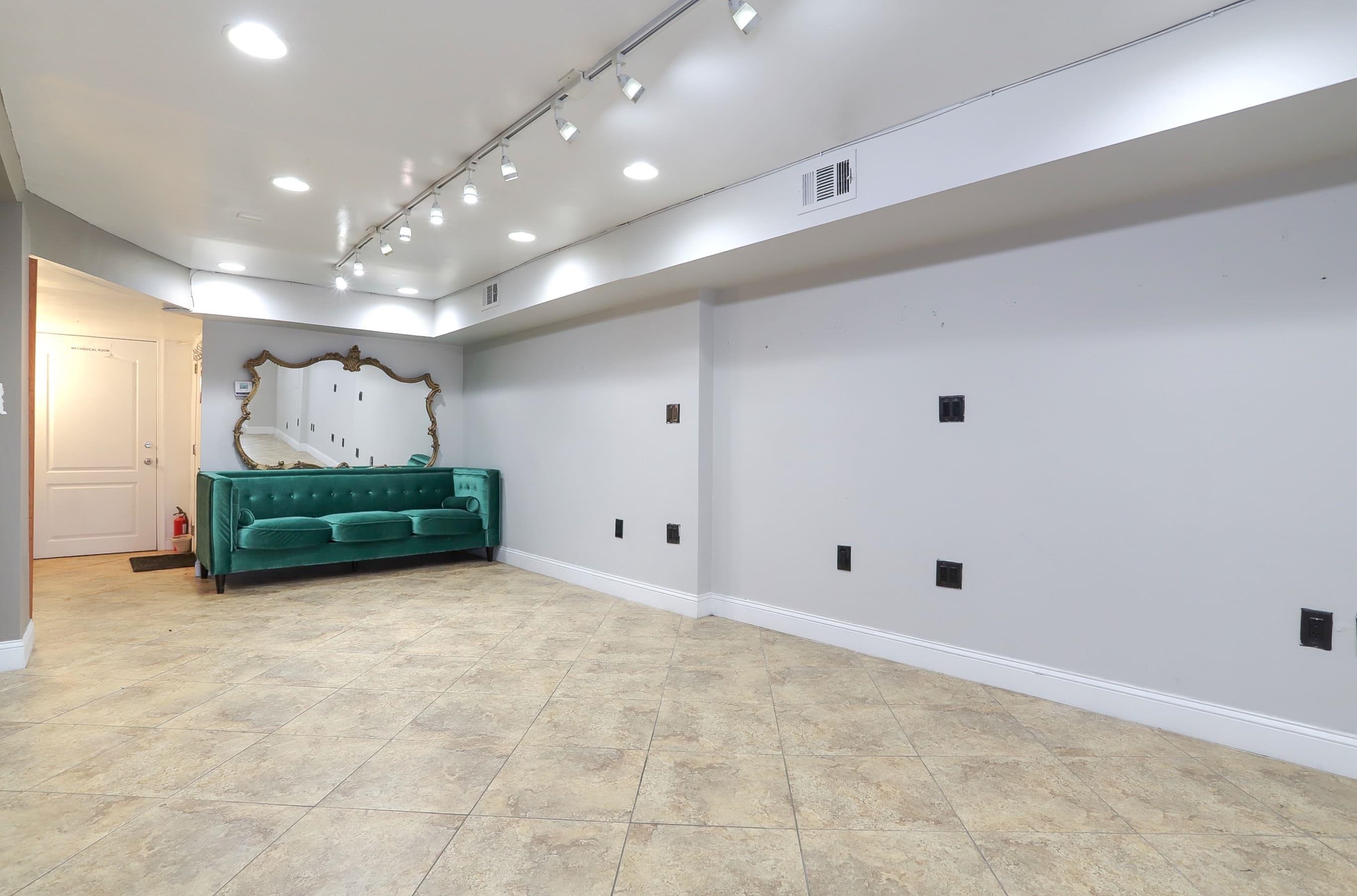 693 BERGEN AVE