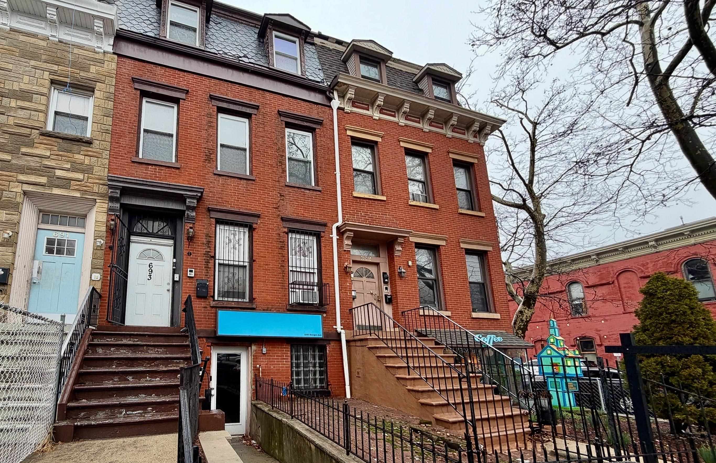 693 BERGEN AVE