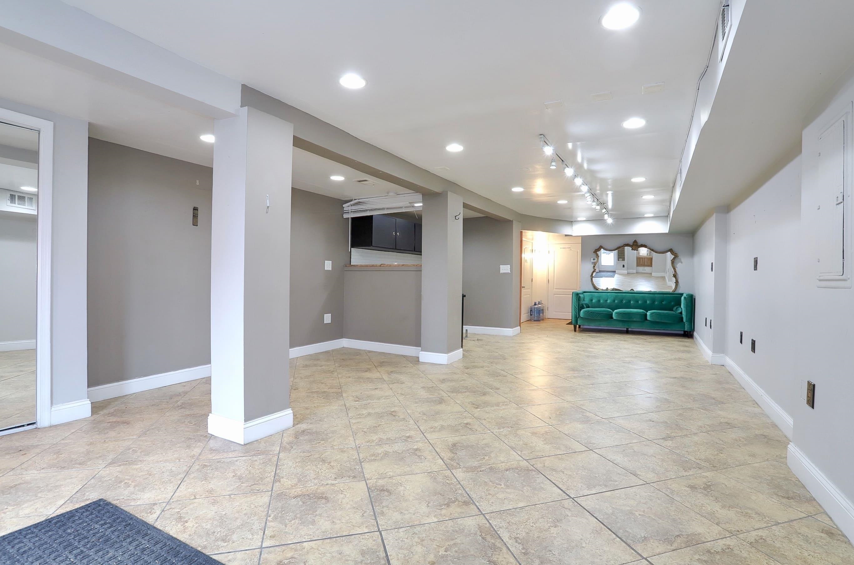 693 BERGEN AVE