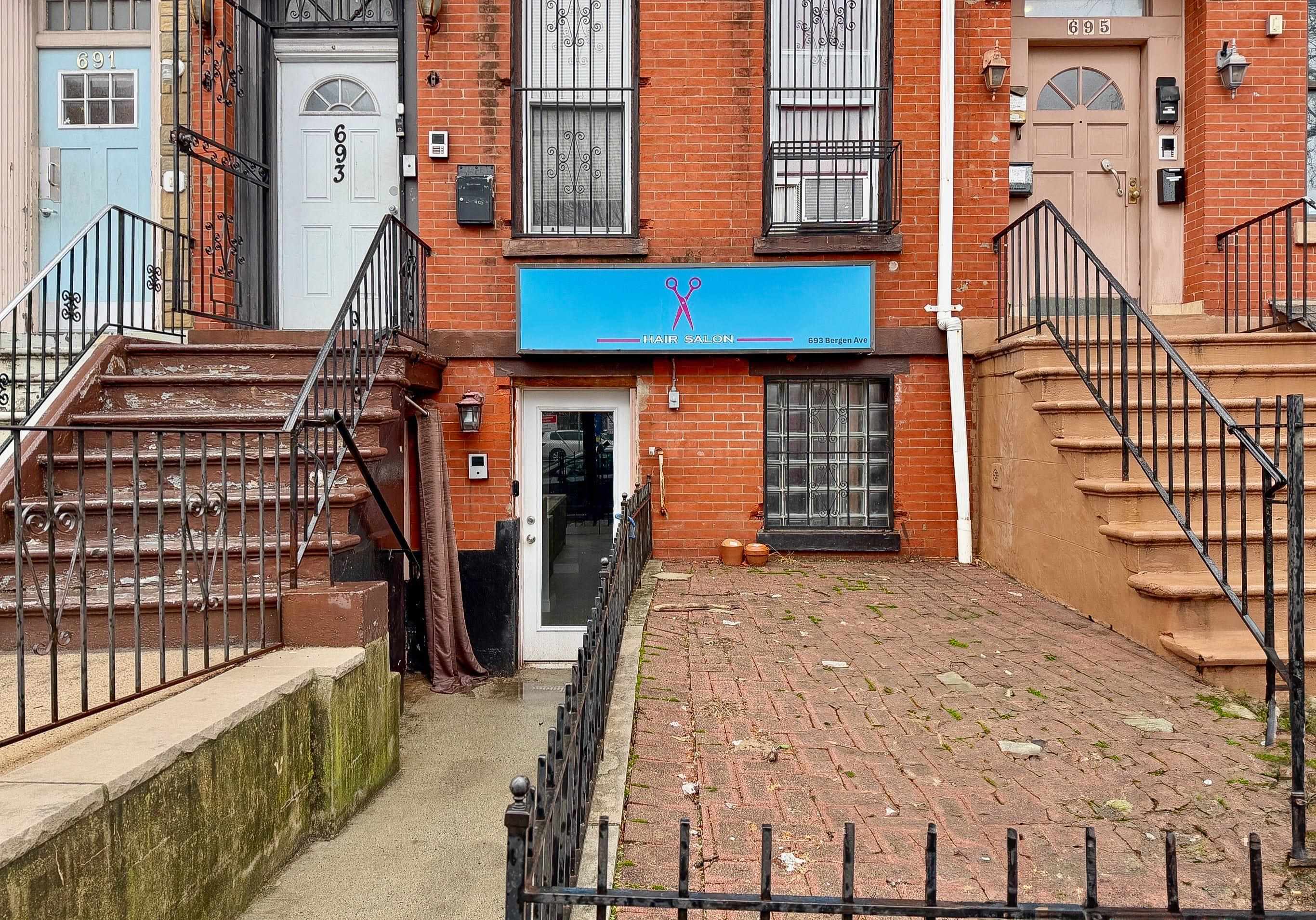 693 BERGEN AVE