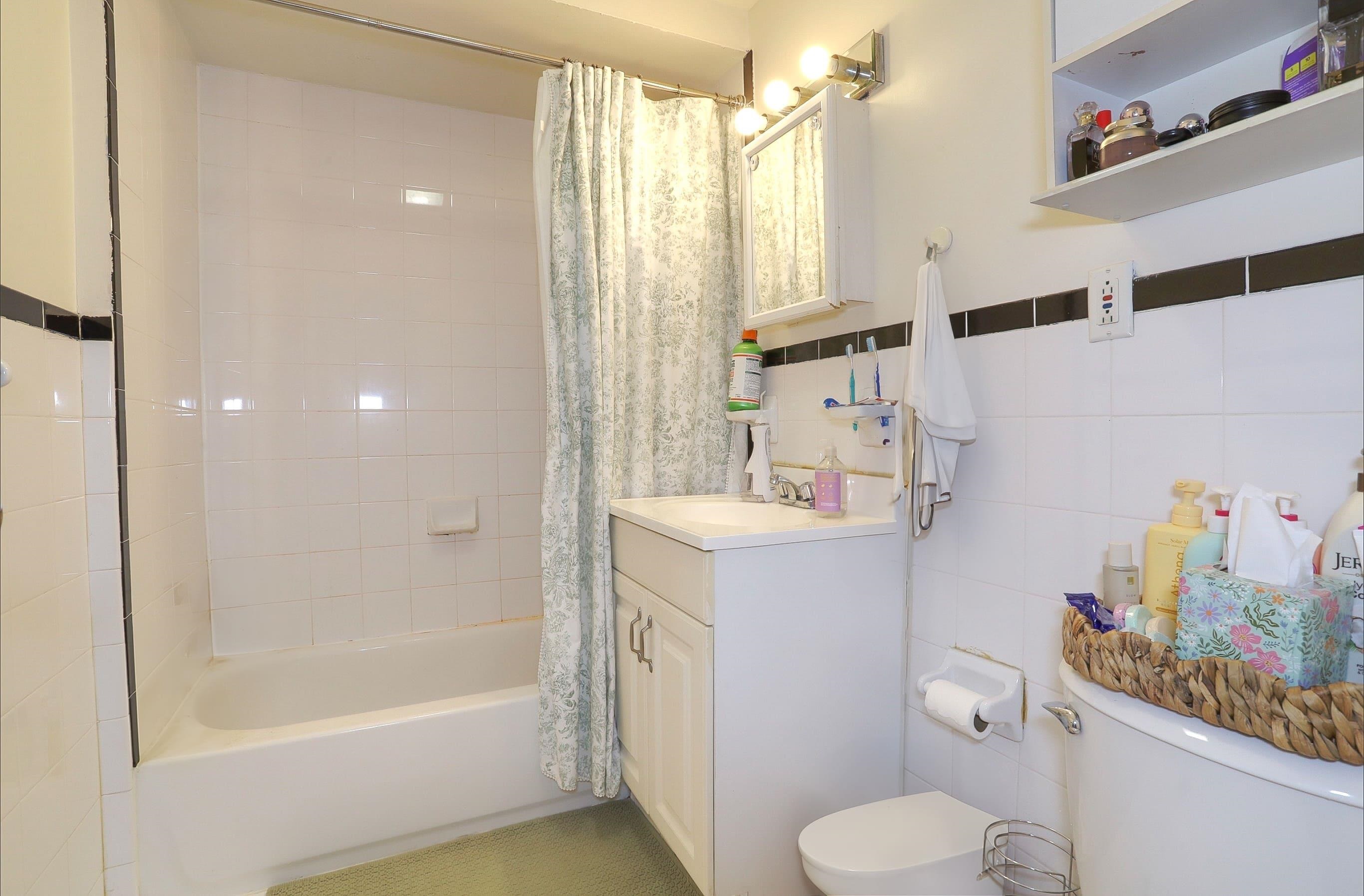 939 WASHINGTON ST Unit: D1