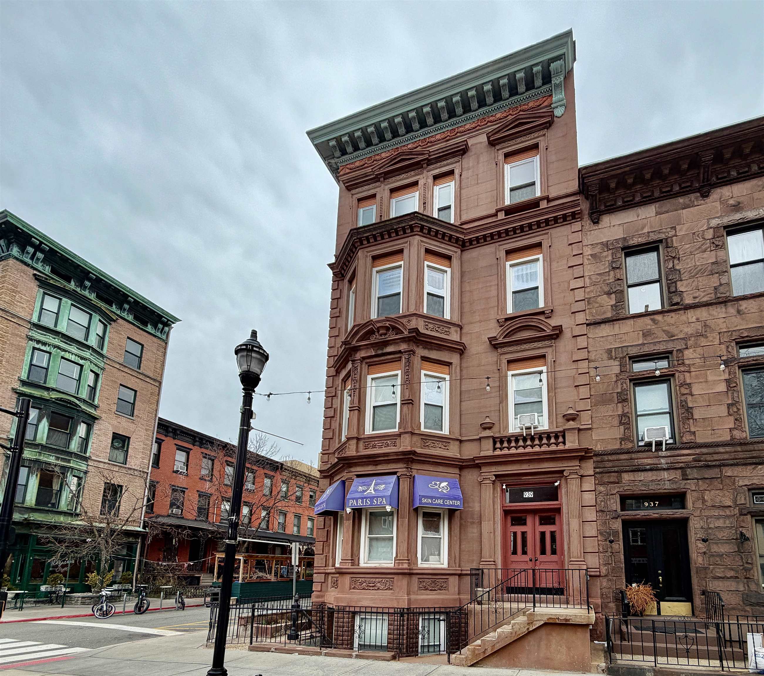 939 WASHINGTON ST Unit: D1