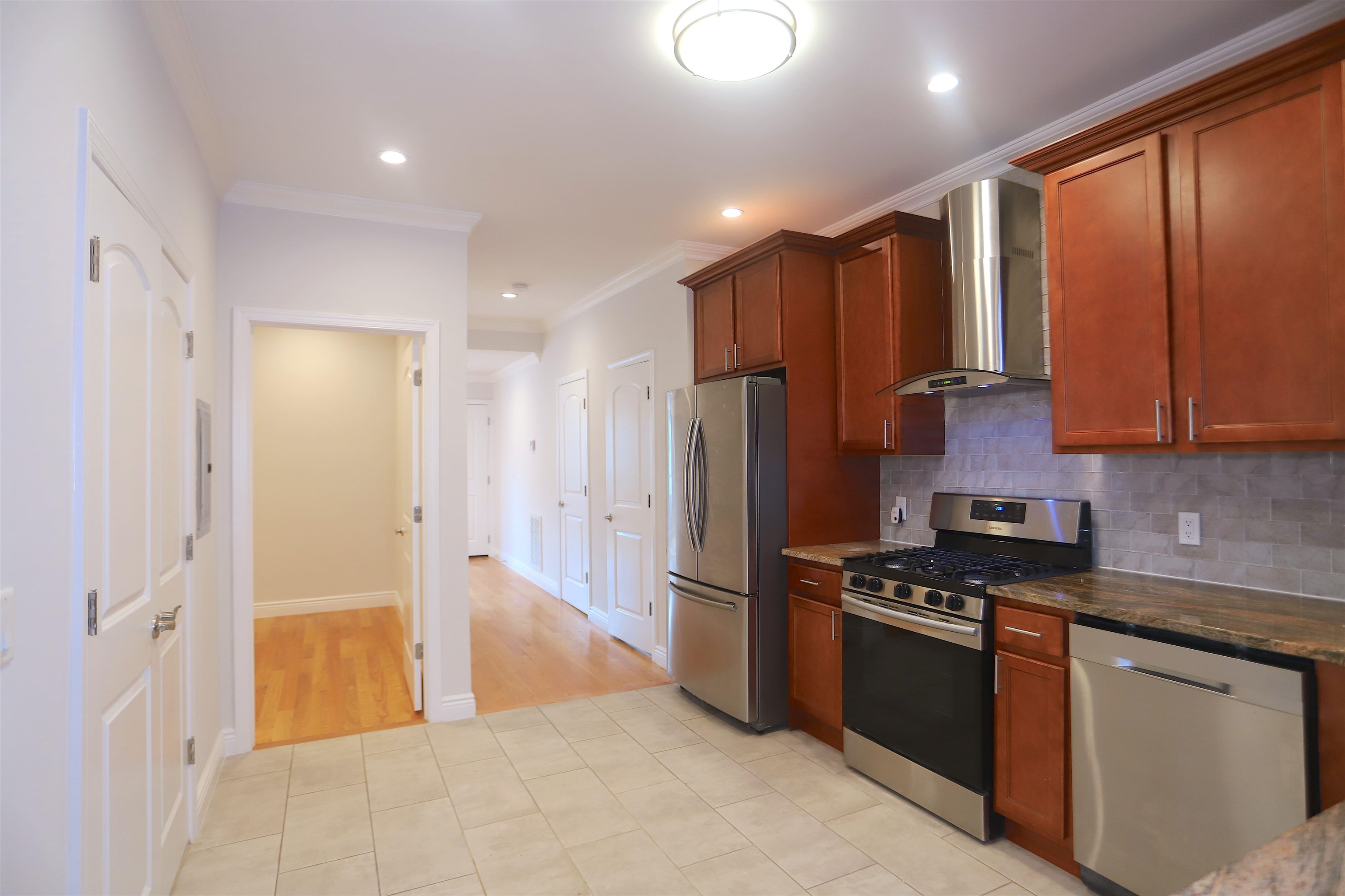 106 POPLAR ST Unit: 1