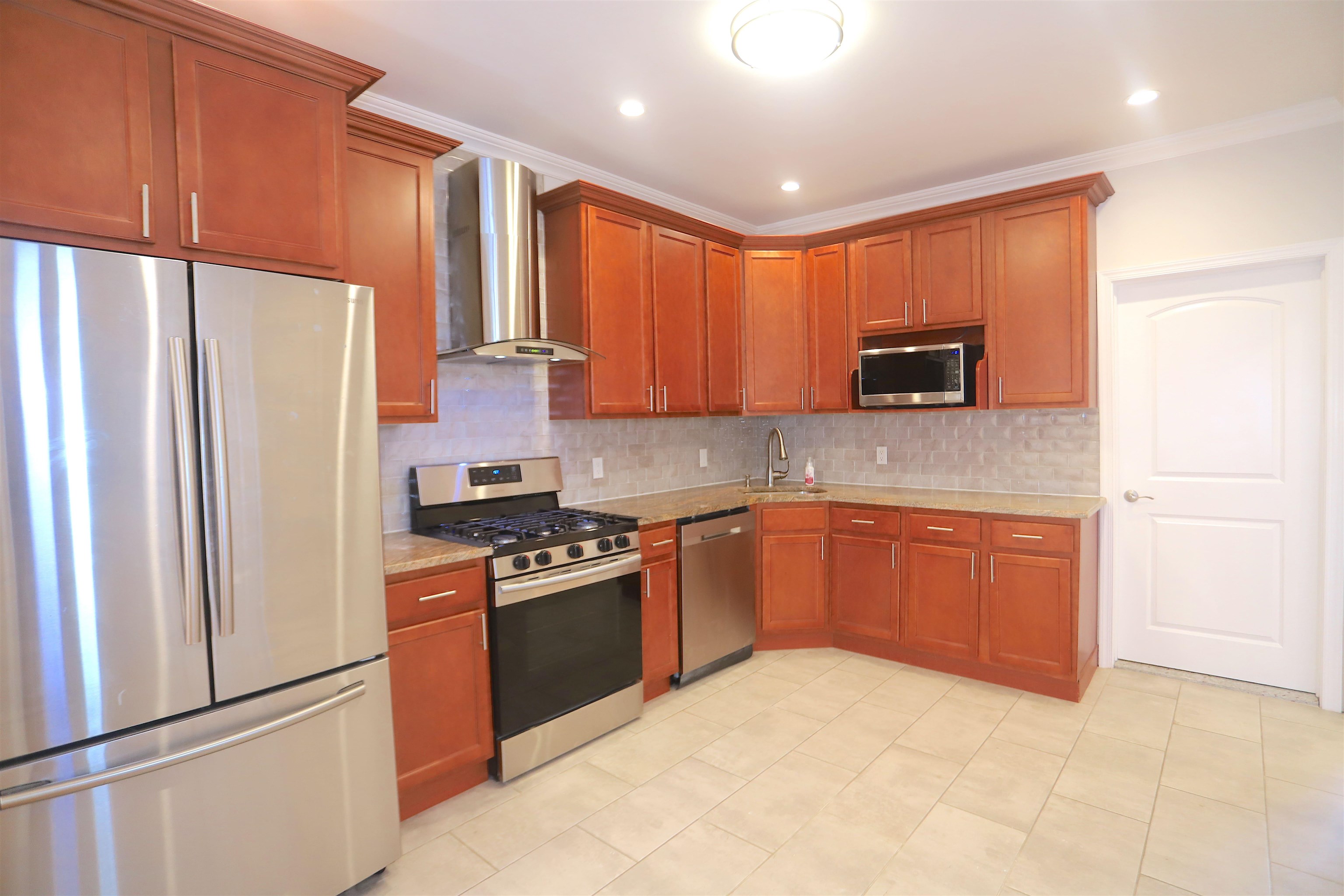 106 POPLAR ST Unit: 1