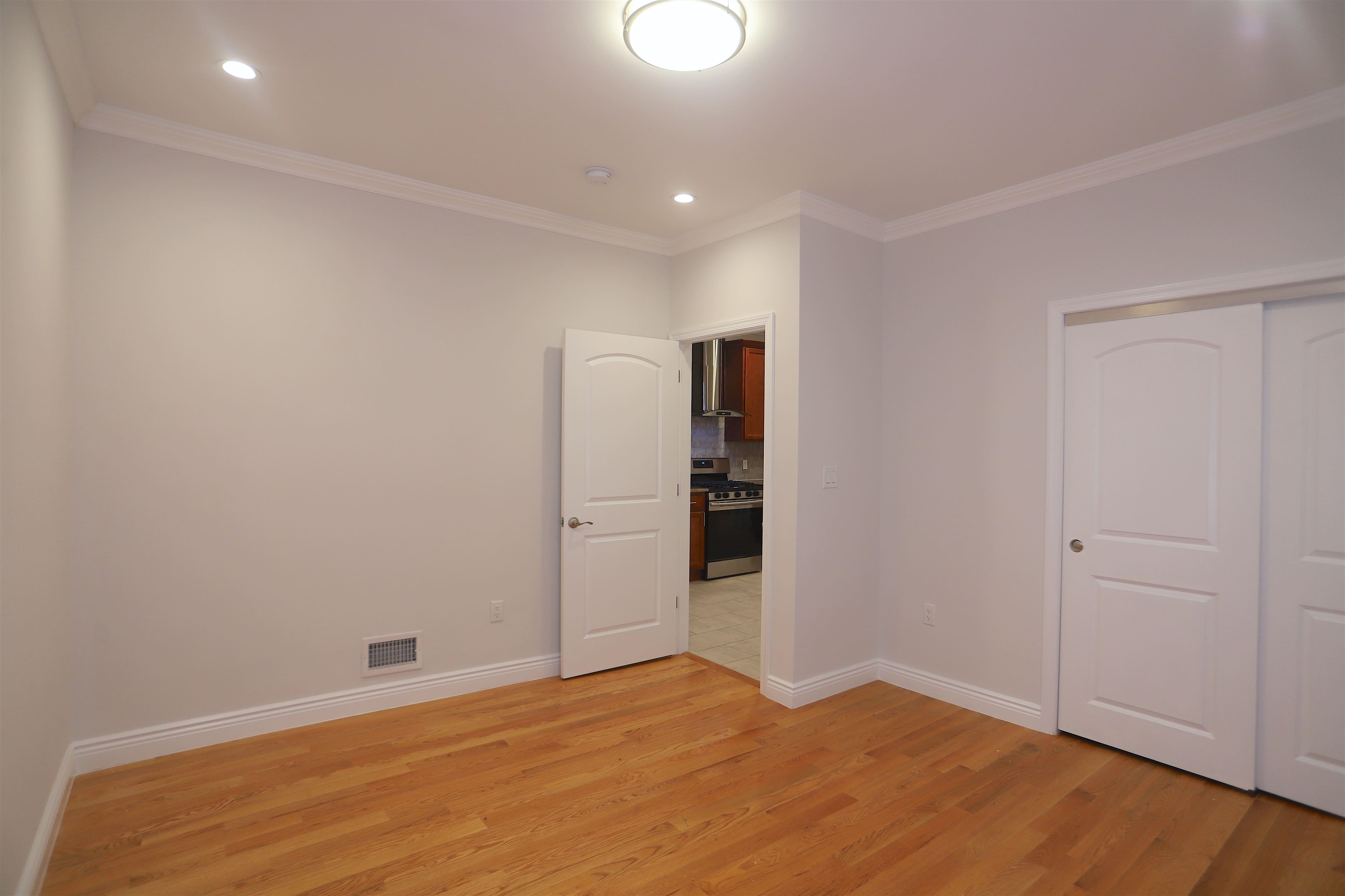 106 POPLAR ST Unit: 1