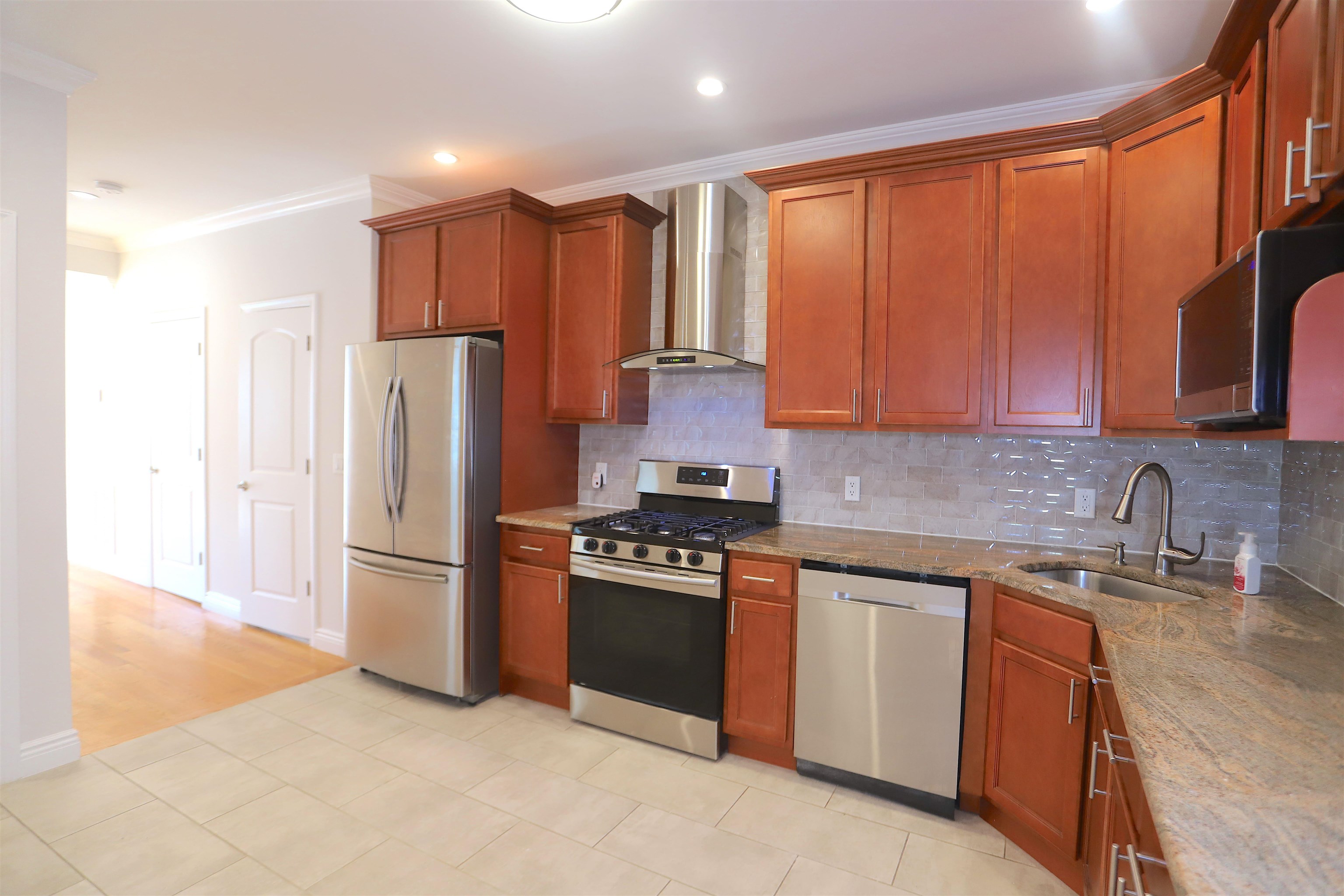 106 POPLAR ST Unit: 1