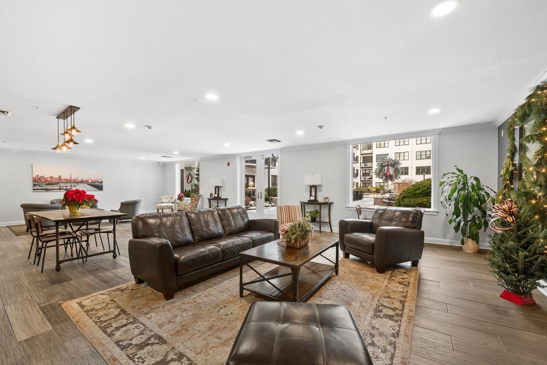 1200 GRAND ST Unit: 432