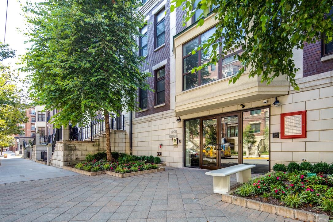 1200 GRAND ST Unit: 432