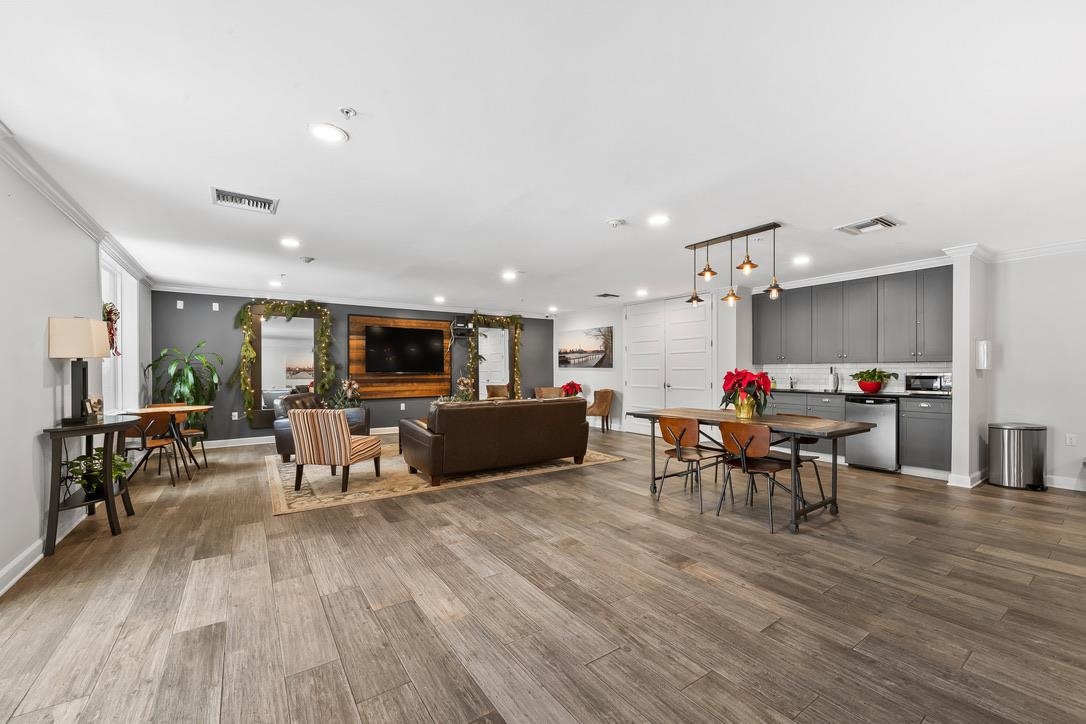 1200 GRAND ST Unit: 432