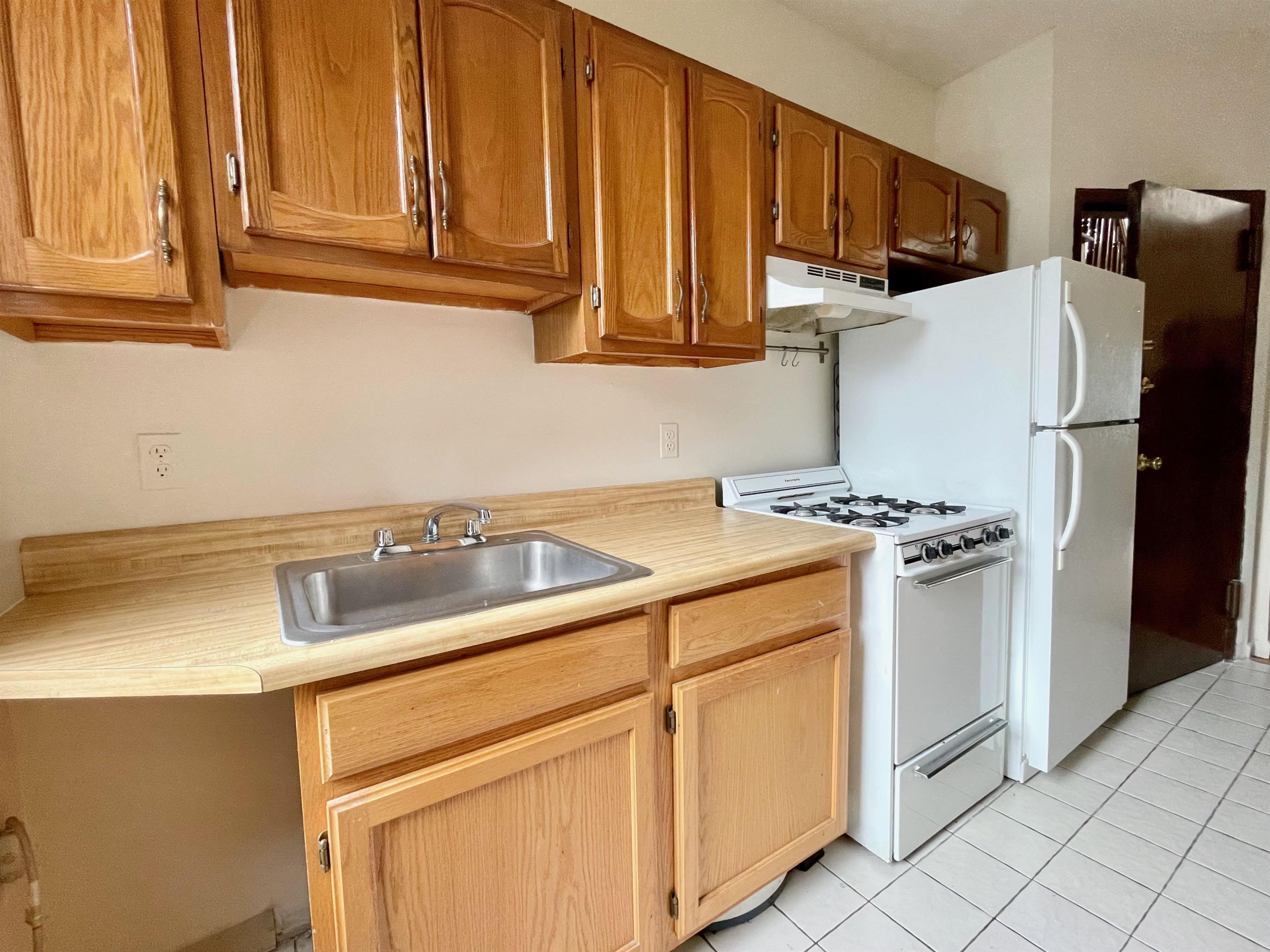 707 ADAMS ST Unit: 3L