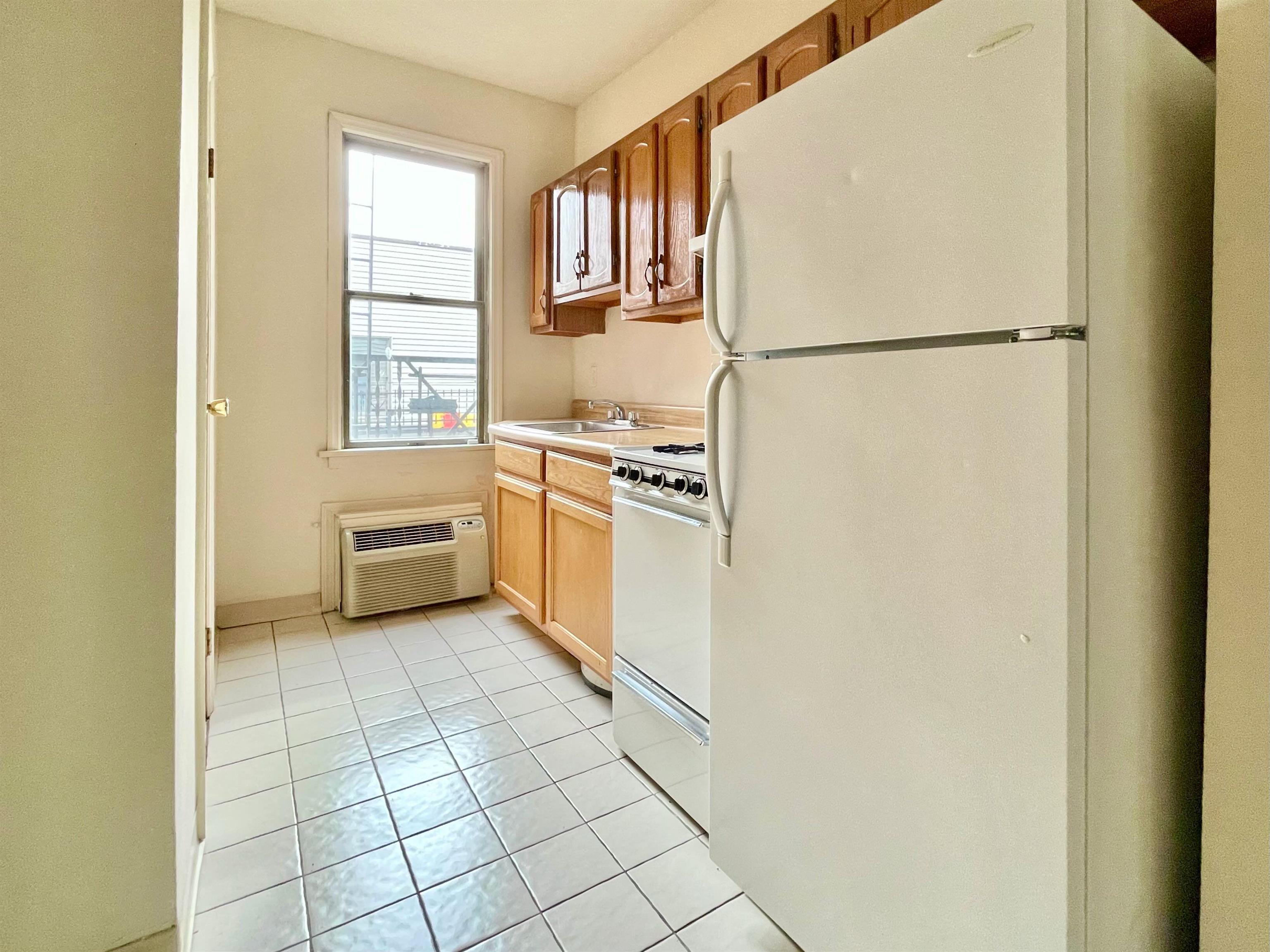 707 ADAMS ST Unit: 3L