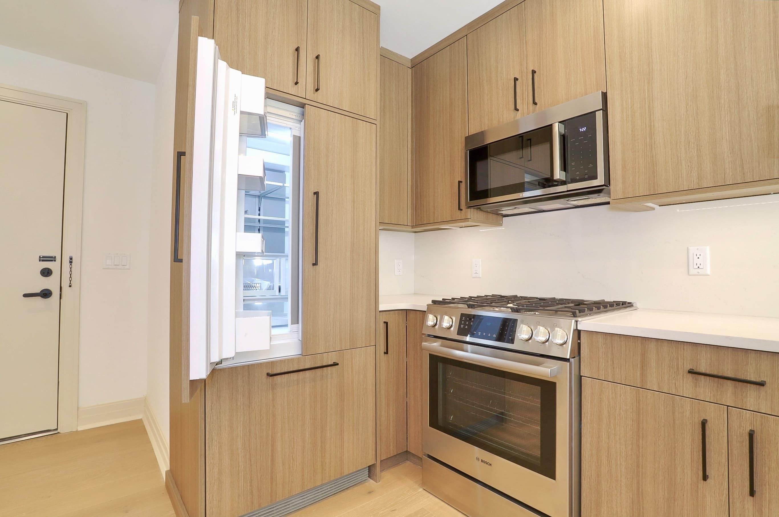 921 MADISON ST Unit: 401