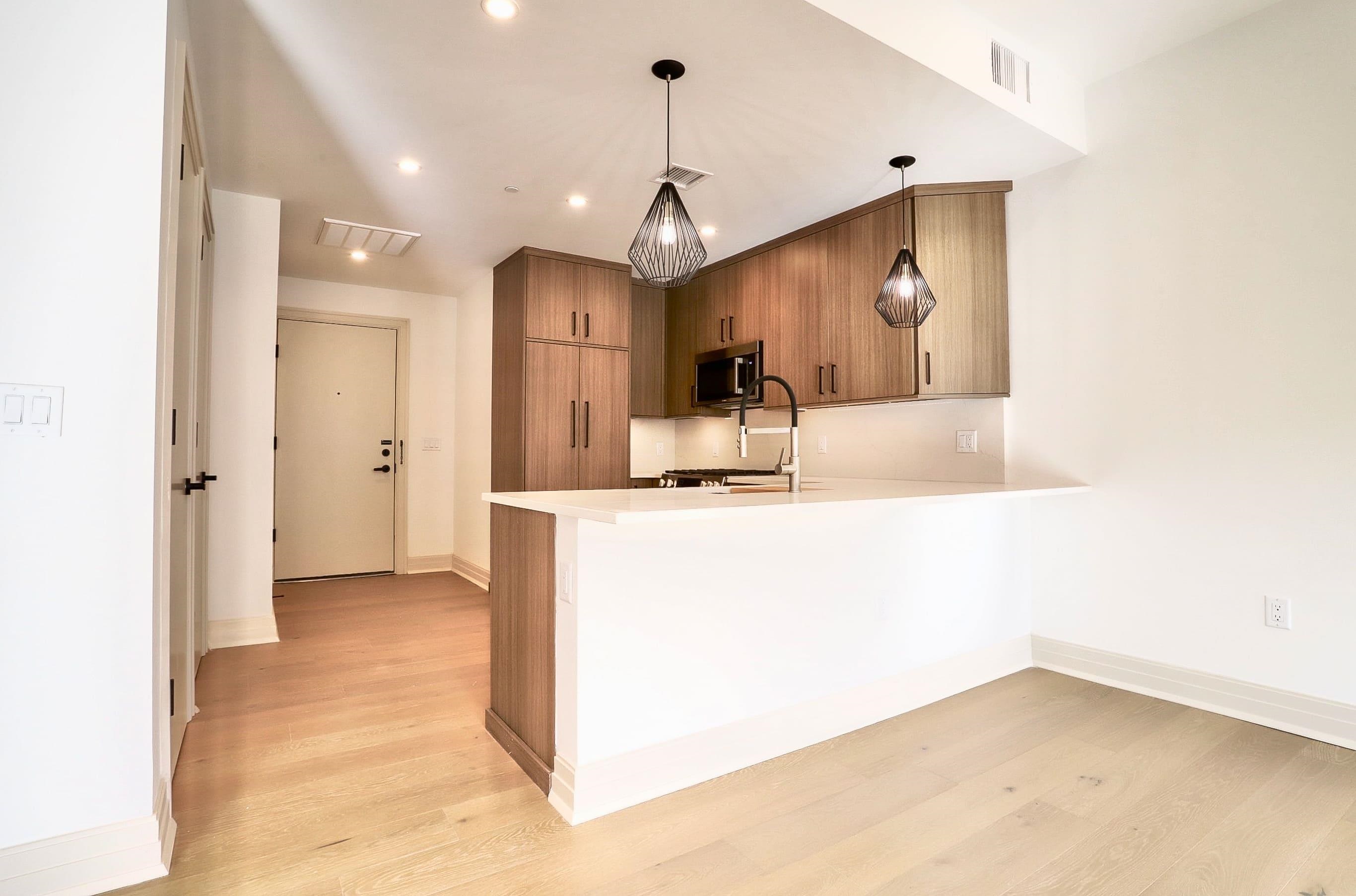 921 MADISON ST Unit: 401