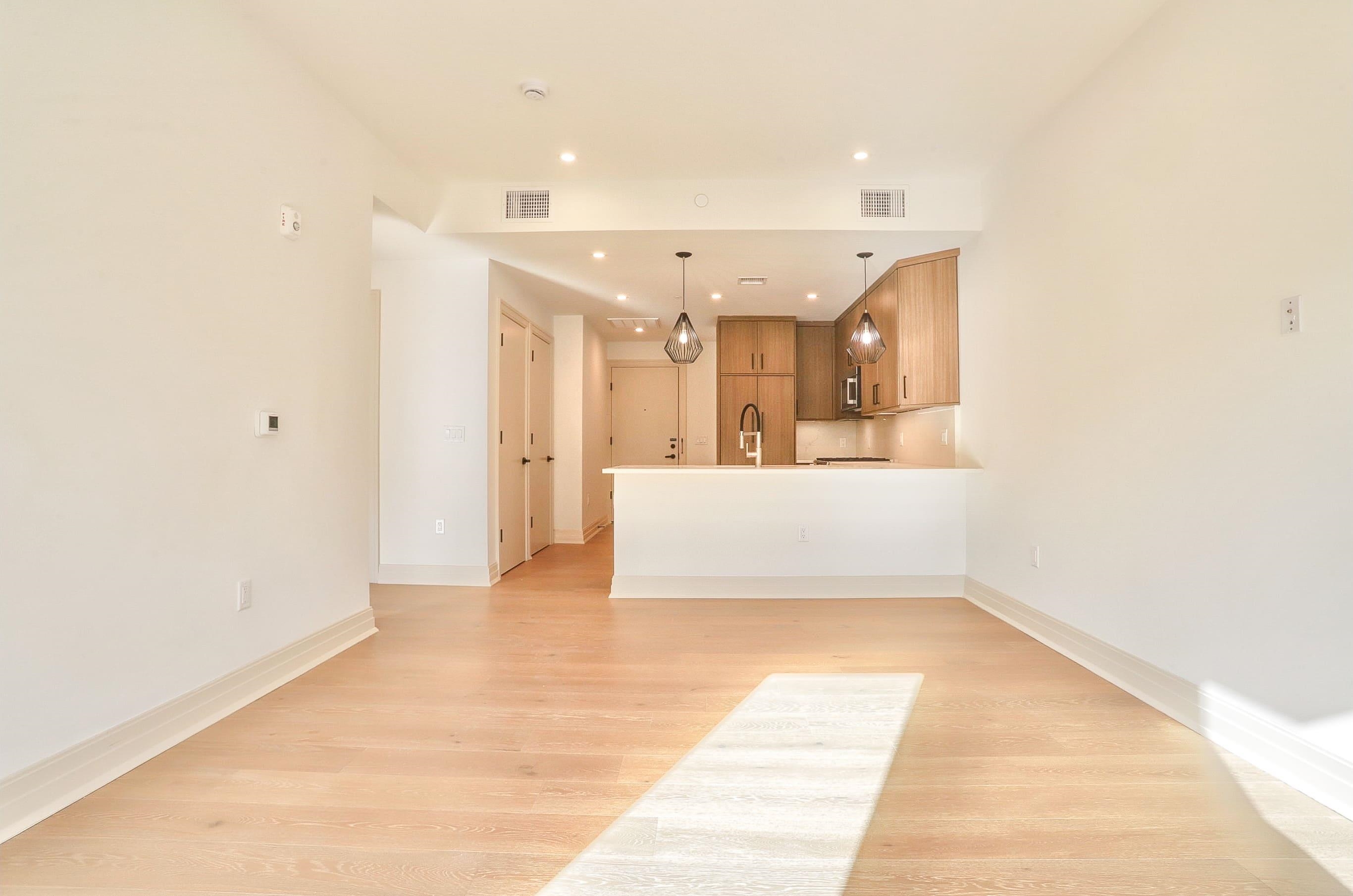 921 MADISON ST Unit: 401