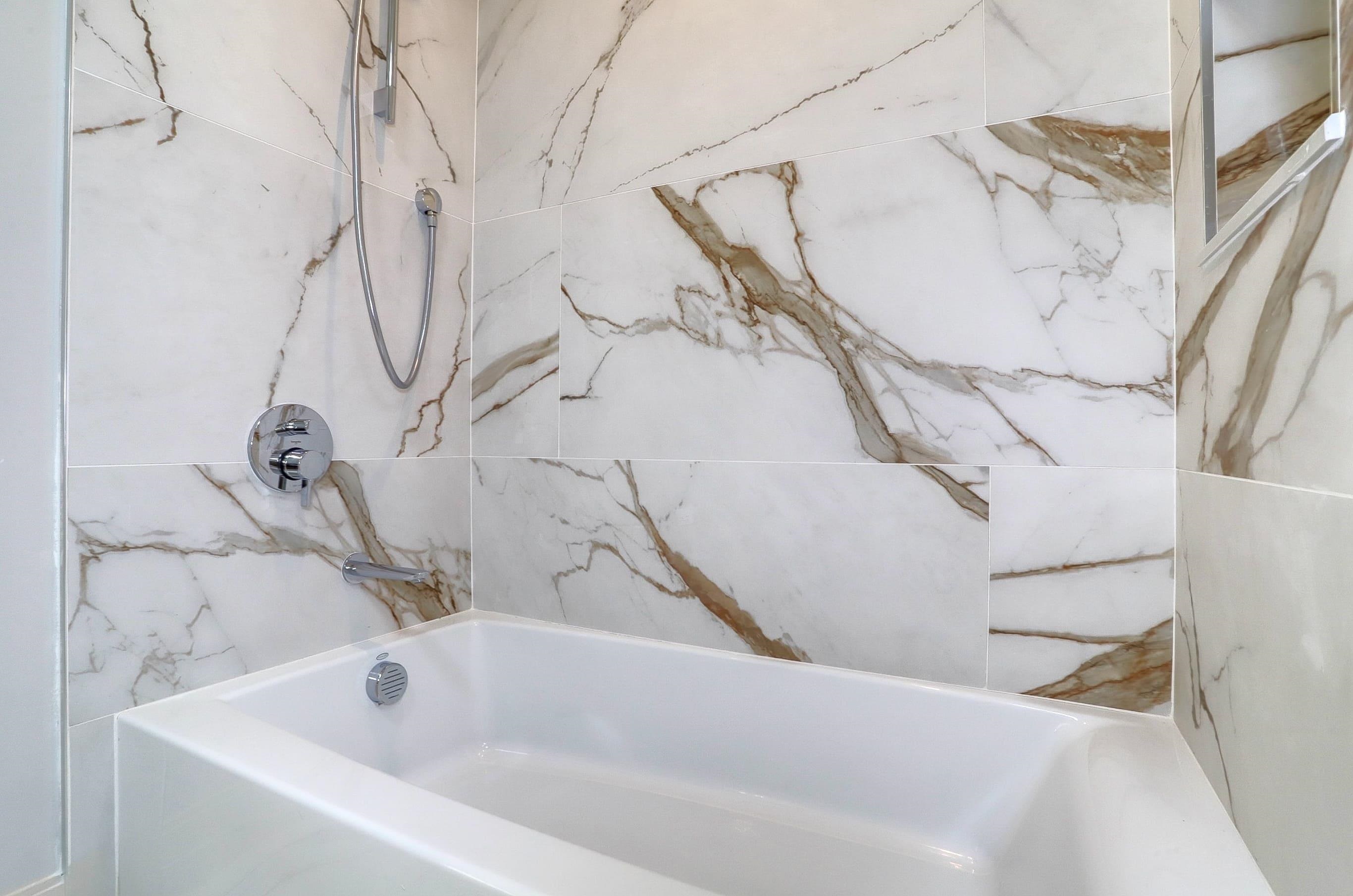 921 MADISON ST Unit: 401