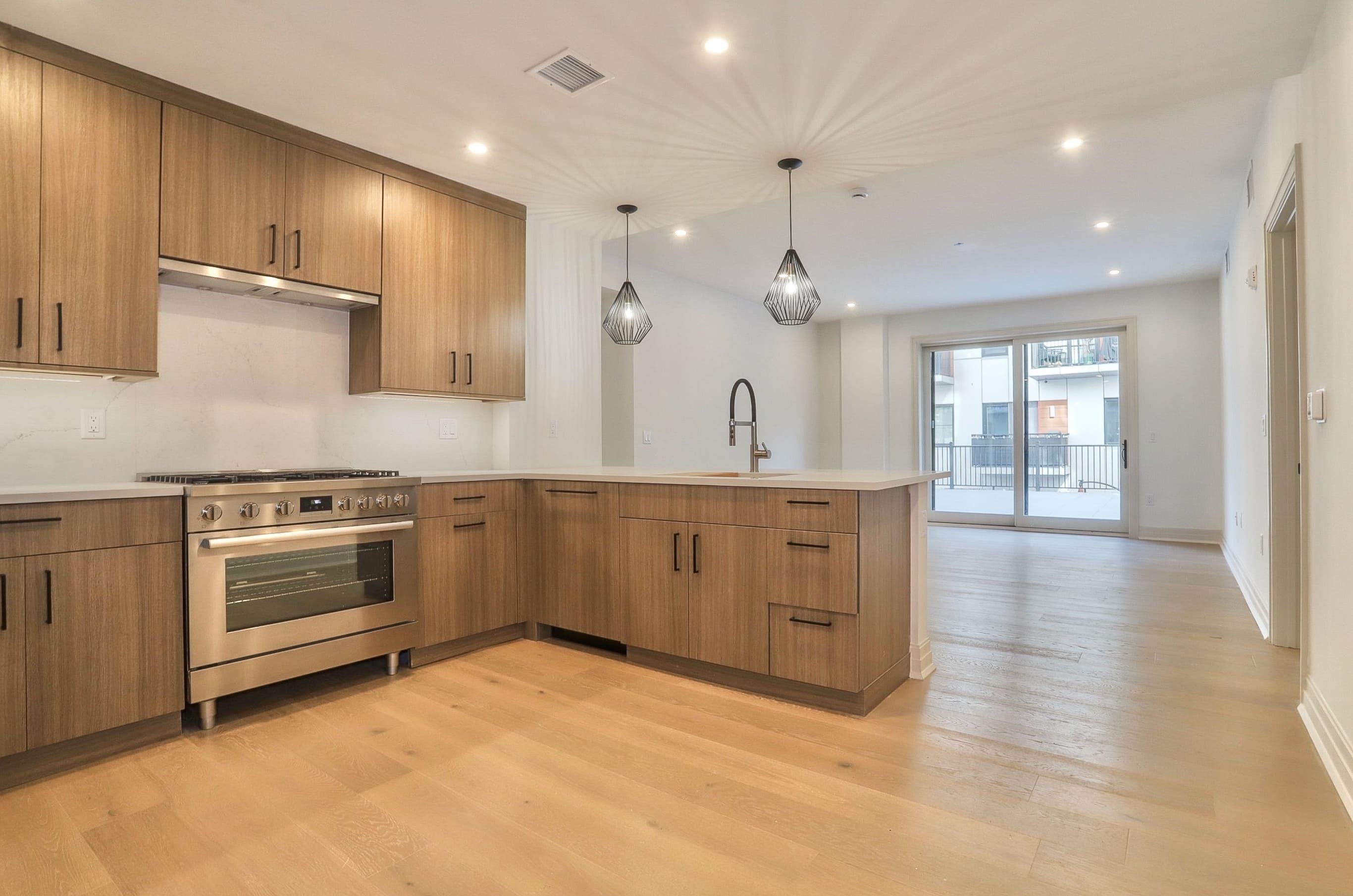 921 MADISON ST Unit: 203