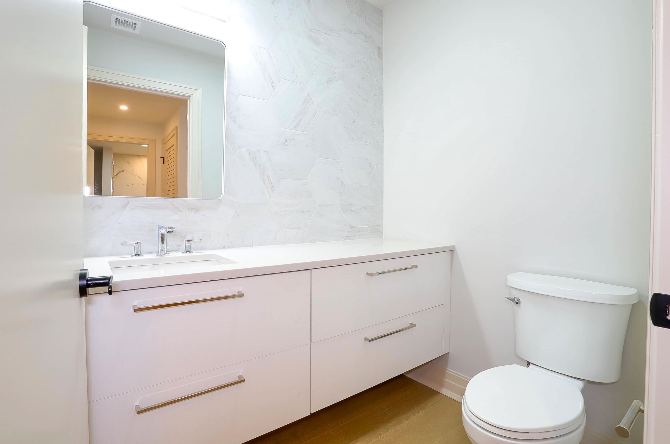 921 MADISON ST Unit: 203