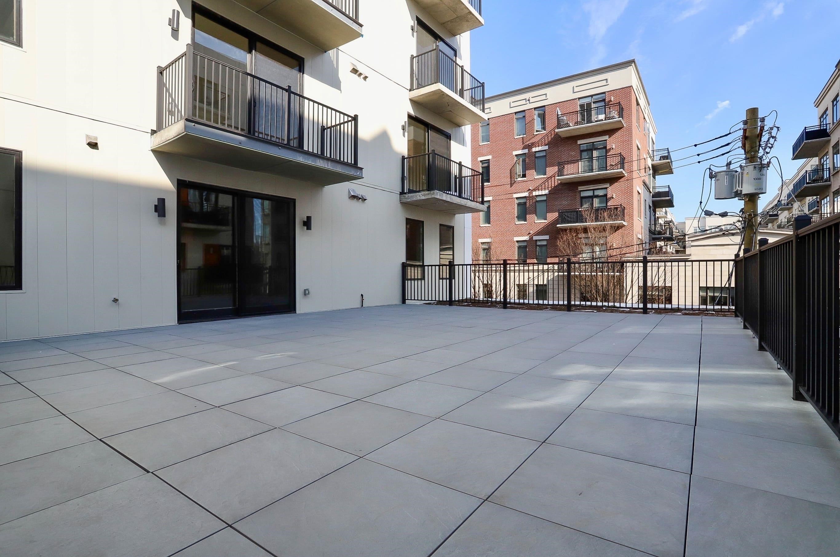 921 MADISON ST Unit: 203