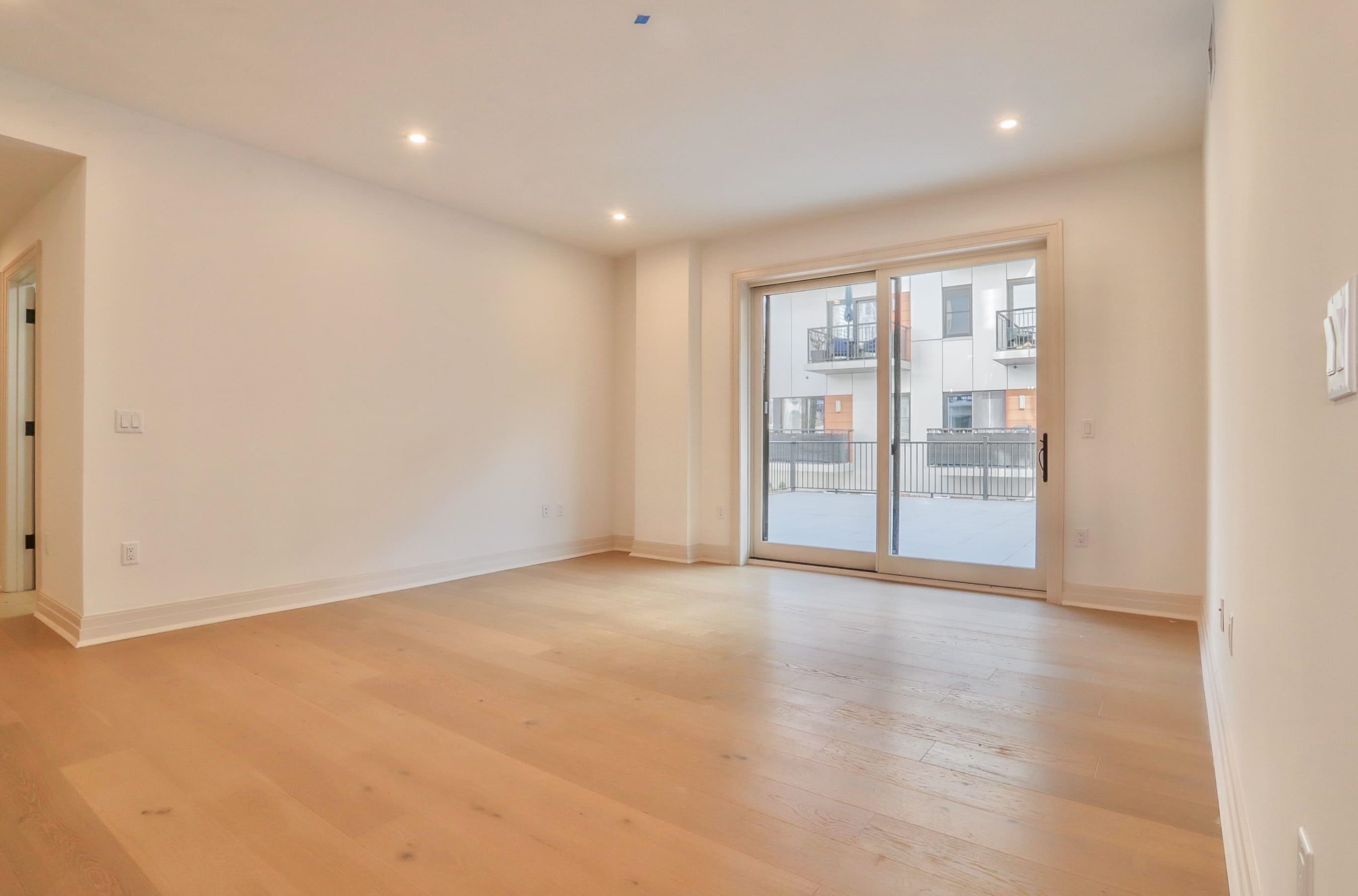 921 MADISON ST Unit: 203