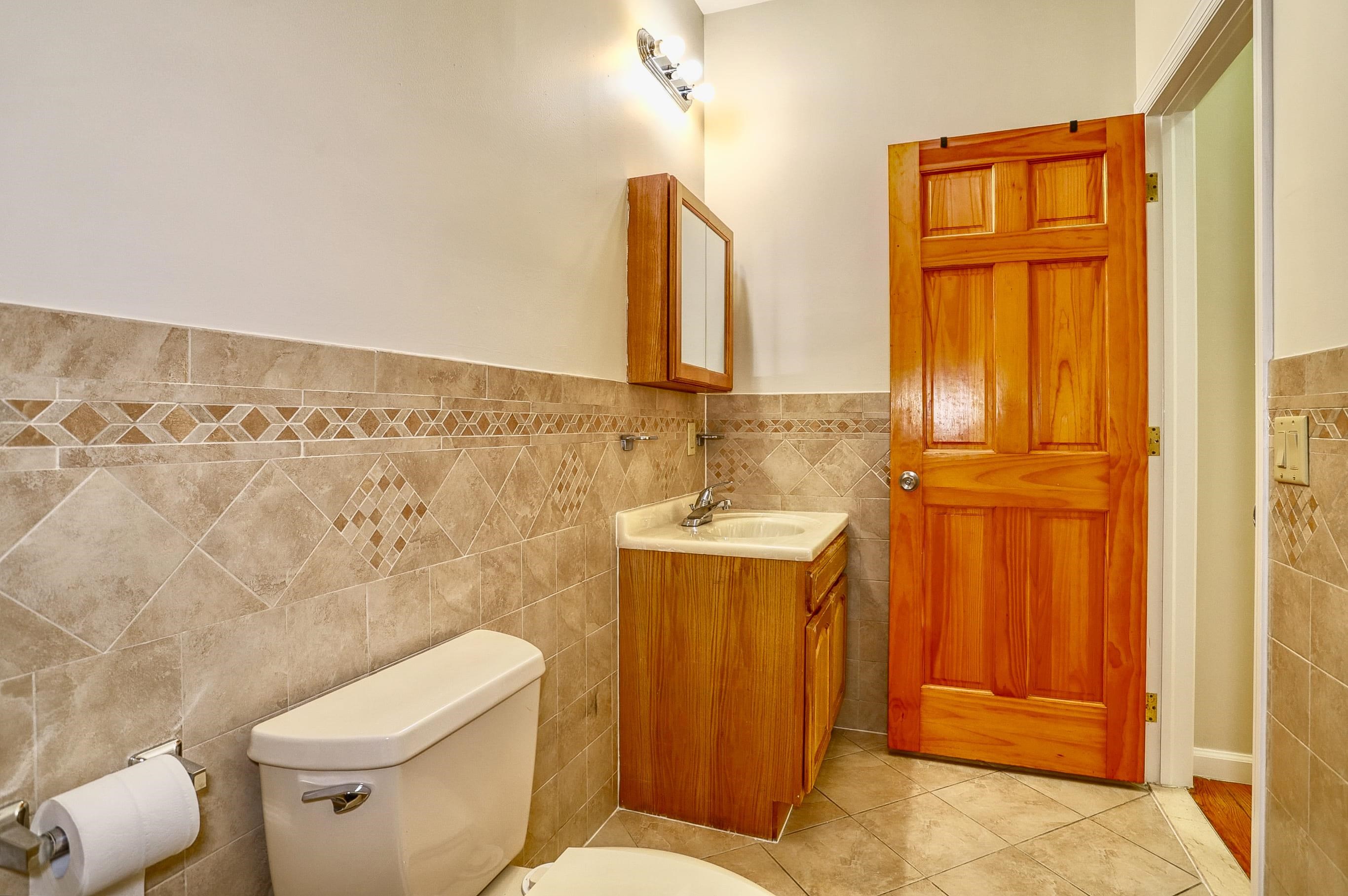 24 EMERSON AVE Unit: 2