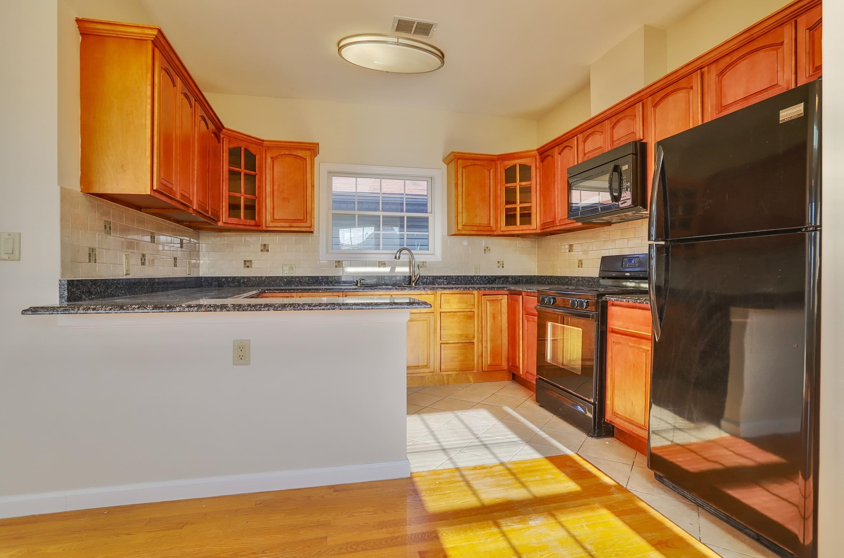 24 EMERSON AVE Unit: 2