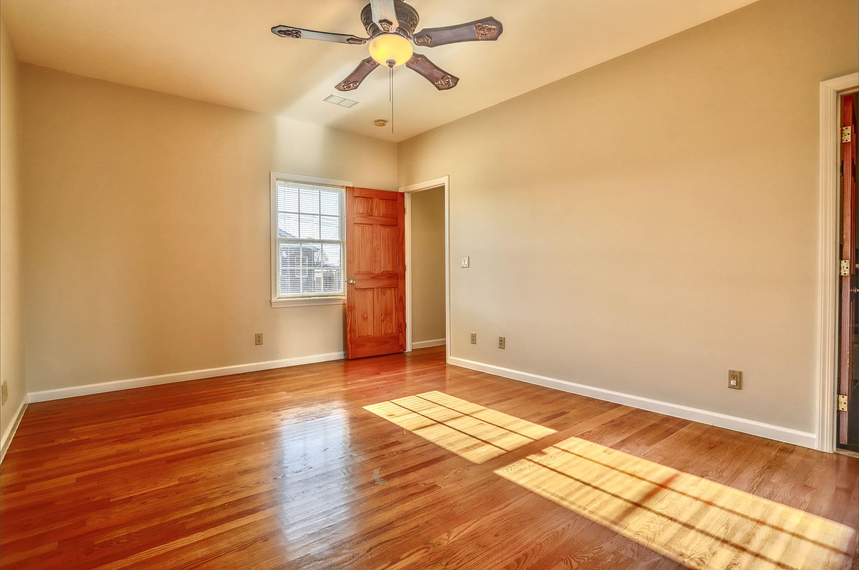 24 EMERSON AVE Unit: 2