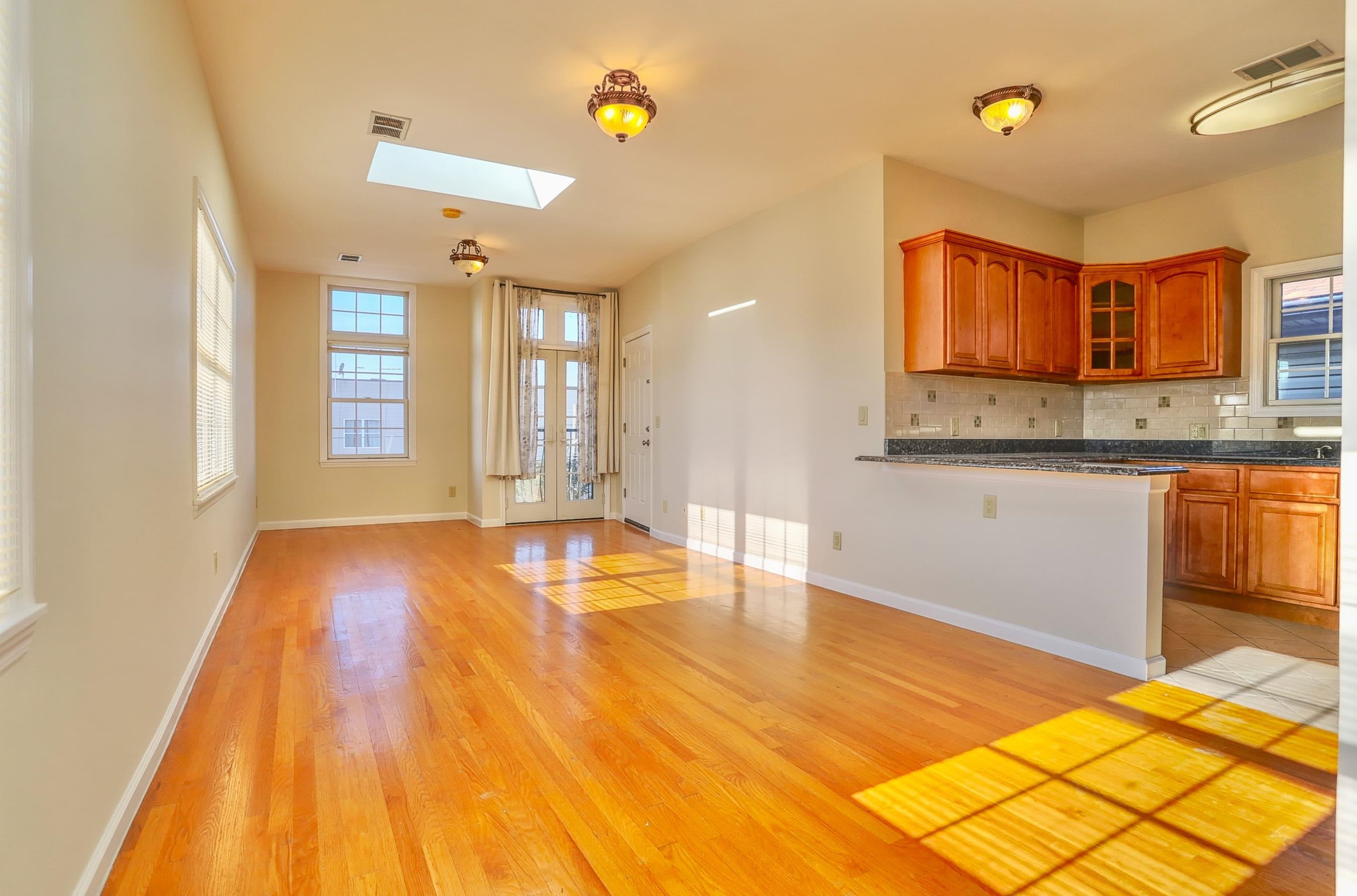 24 EMERSON AVE Unit: 2