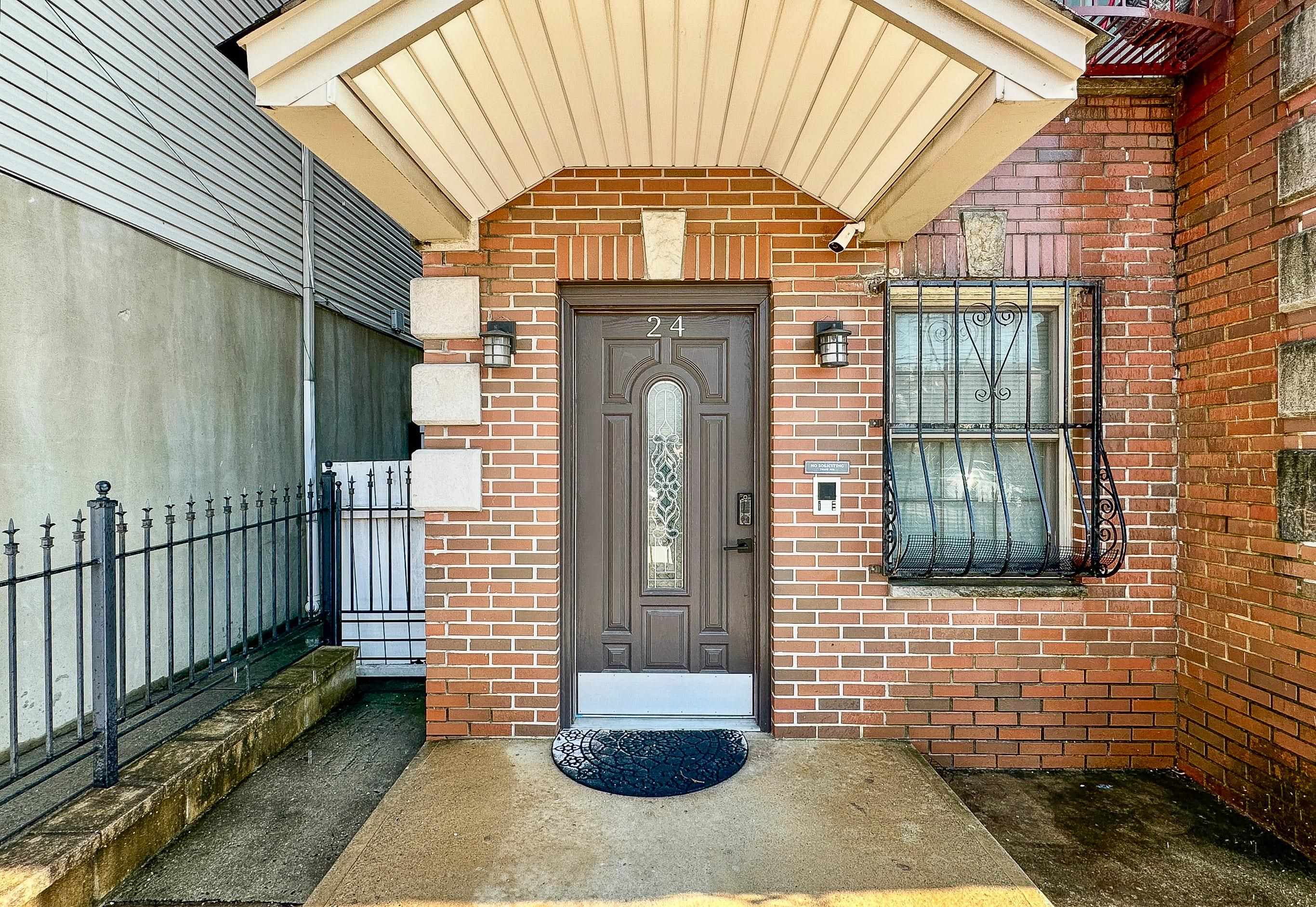 24 EMERSON AVE Unit: 2