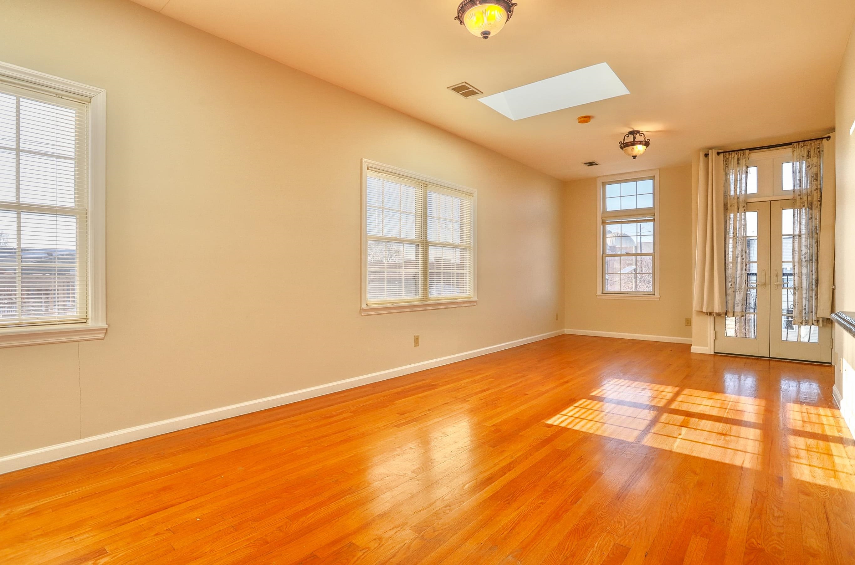 24 EMERSON AVE Unit: 2