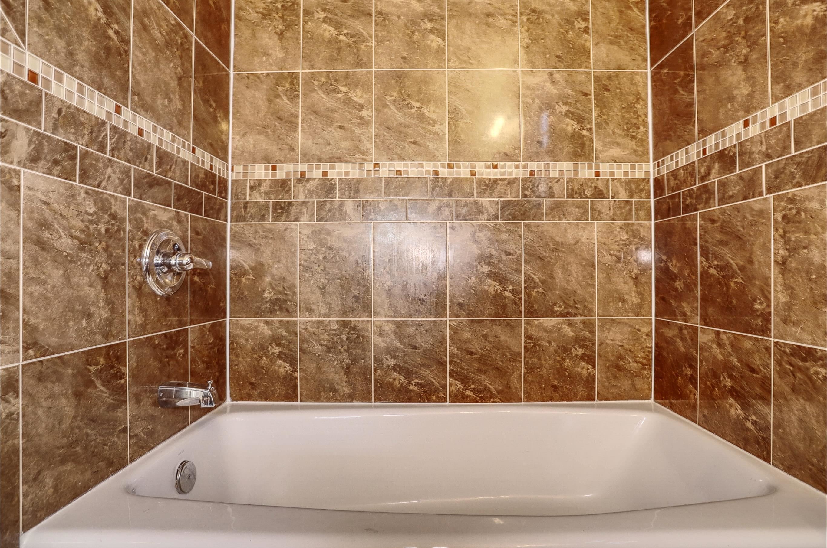 24 EMERSON AVE Unit: 2