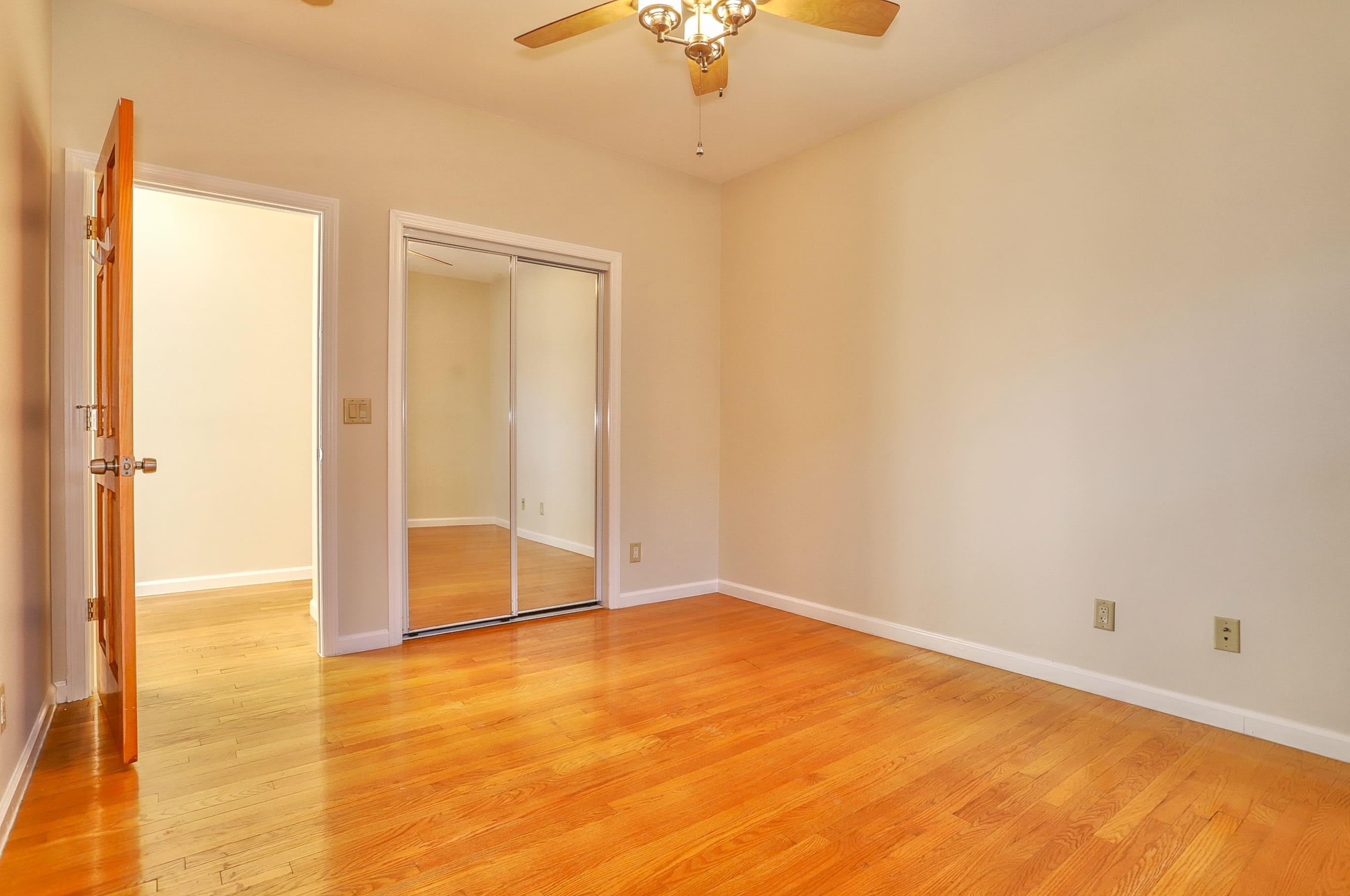 24 EMERSON AVE Unit: 2