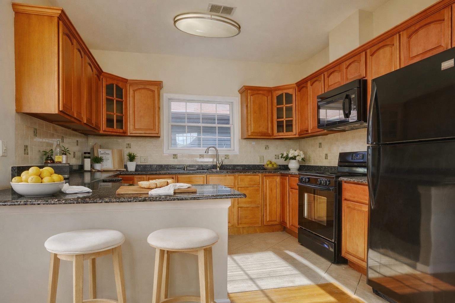 24 EMERSON AVE Unit: 2