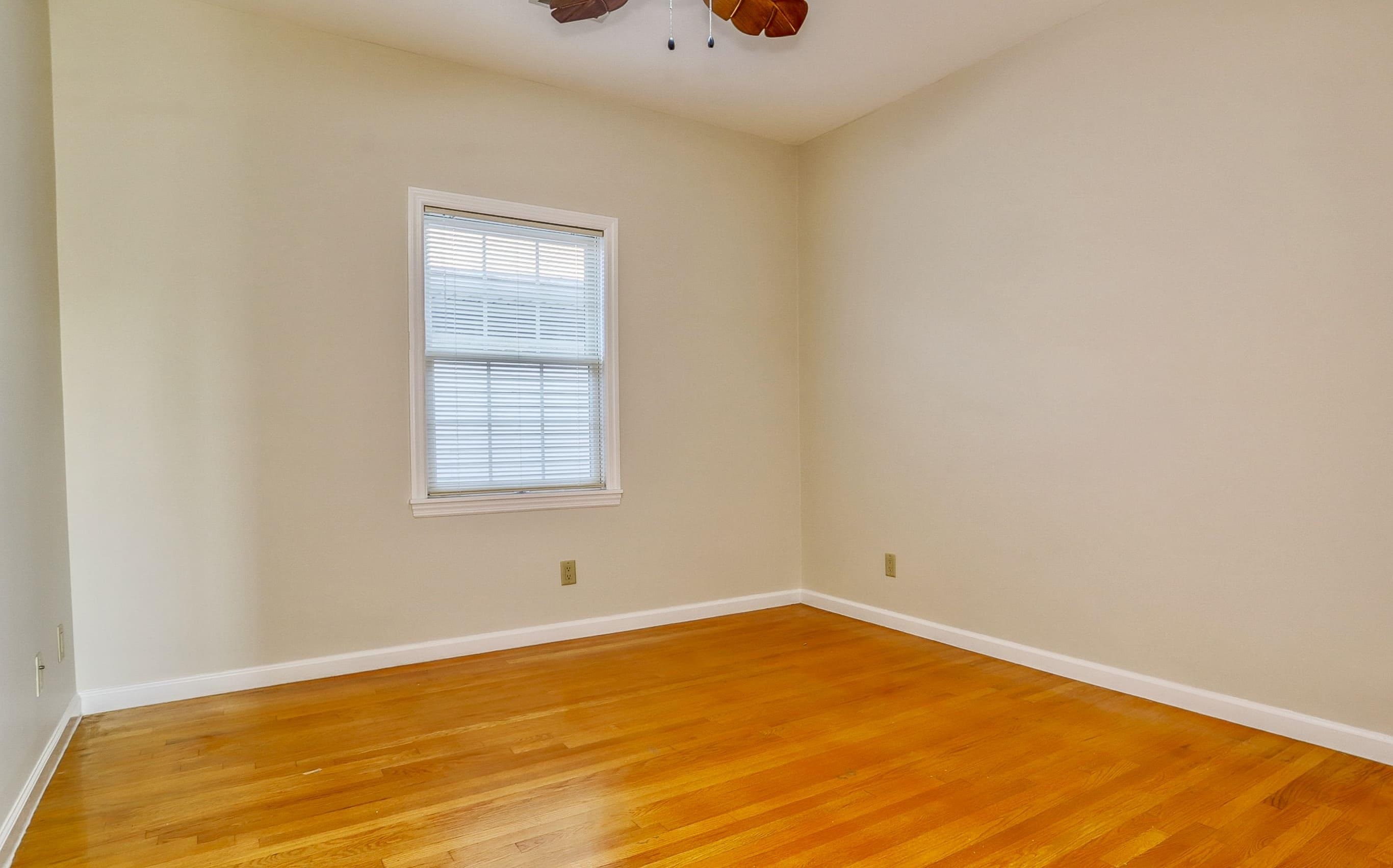 24 EMERSON AVE Unit: 2