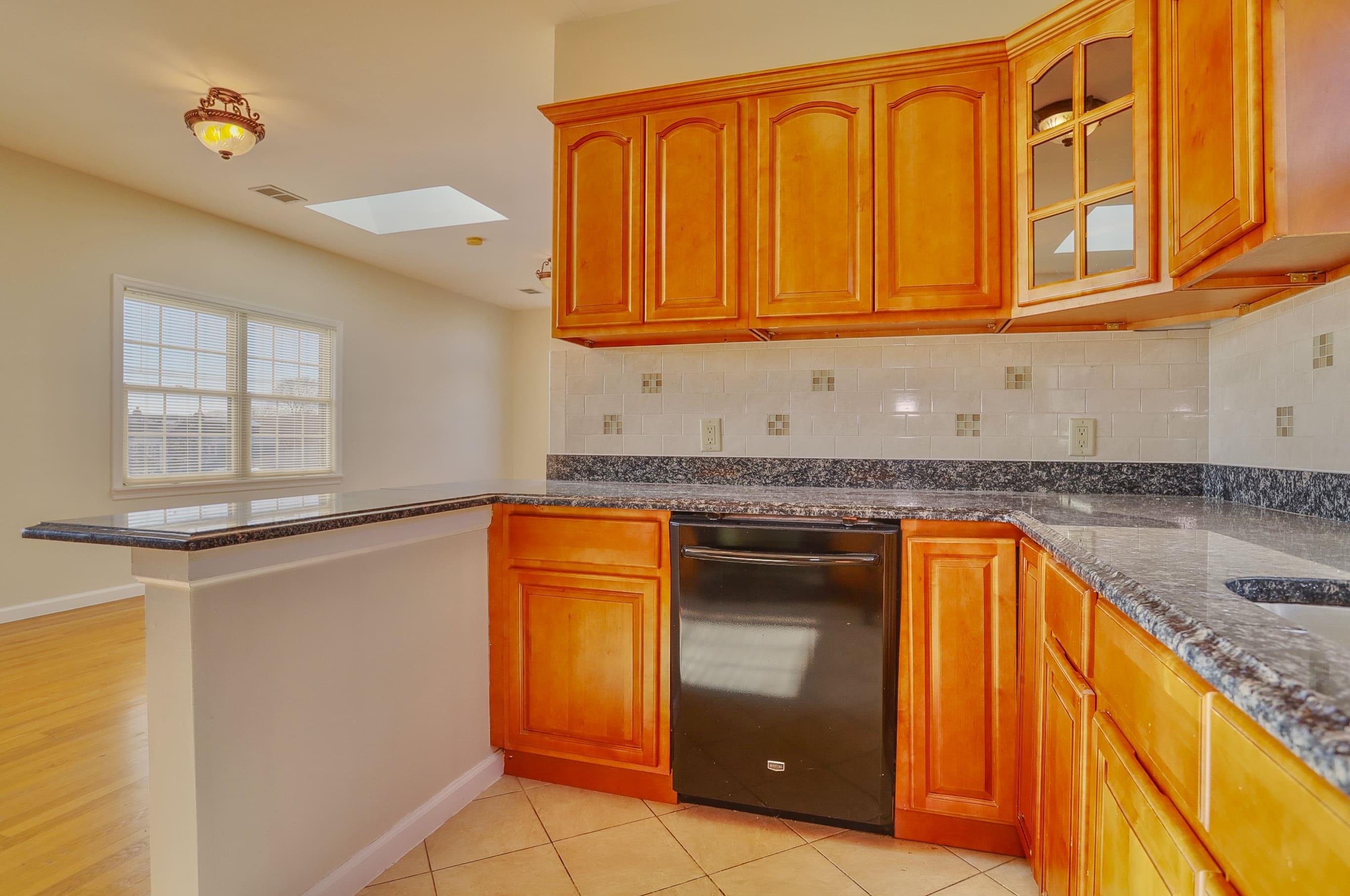 24 EMERSON AVE Unit: 2