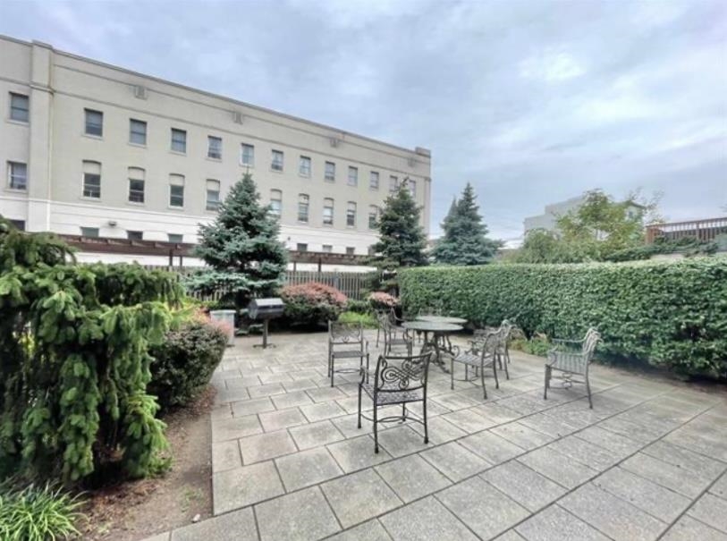 727 MONROE ST Unit: 303