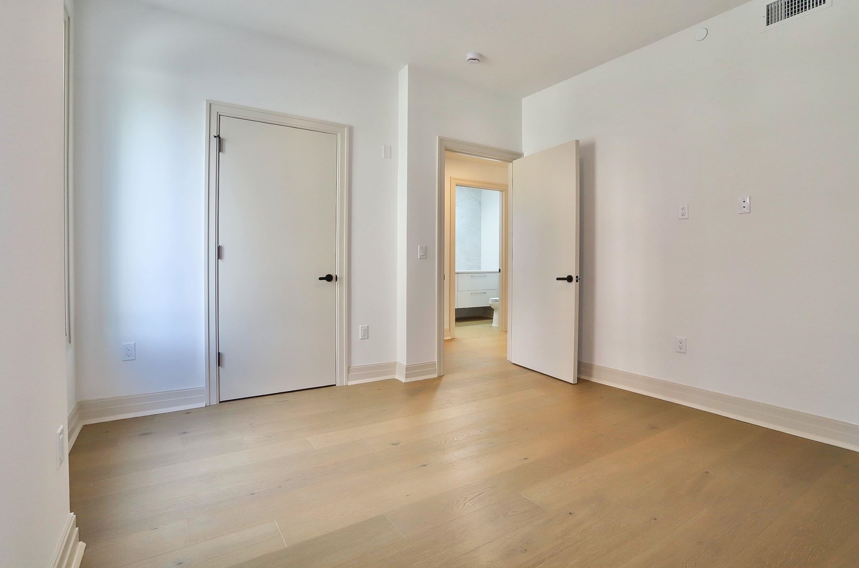 921 MADISON ST Unit: 203