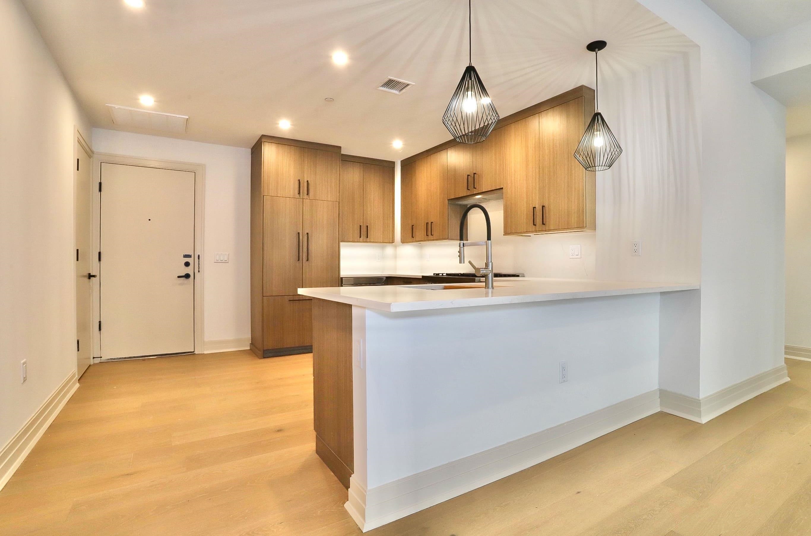 921 MADISON ST Unit: 203