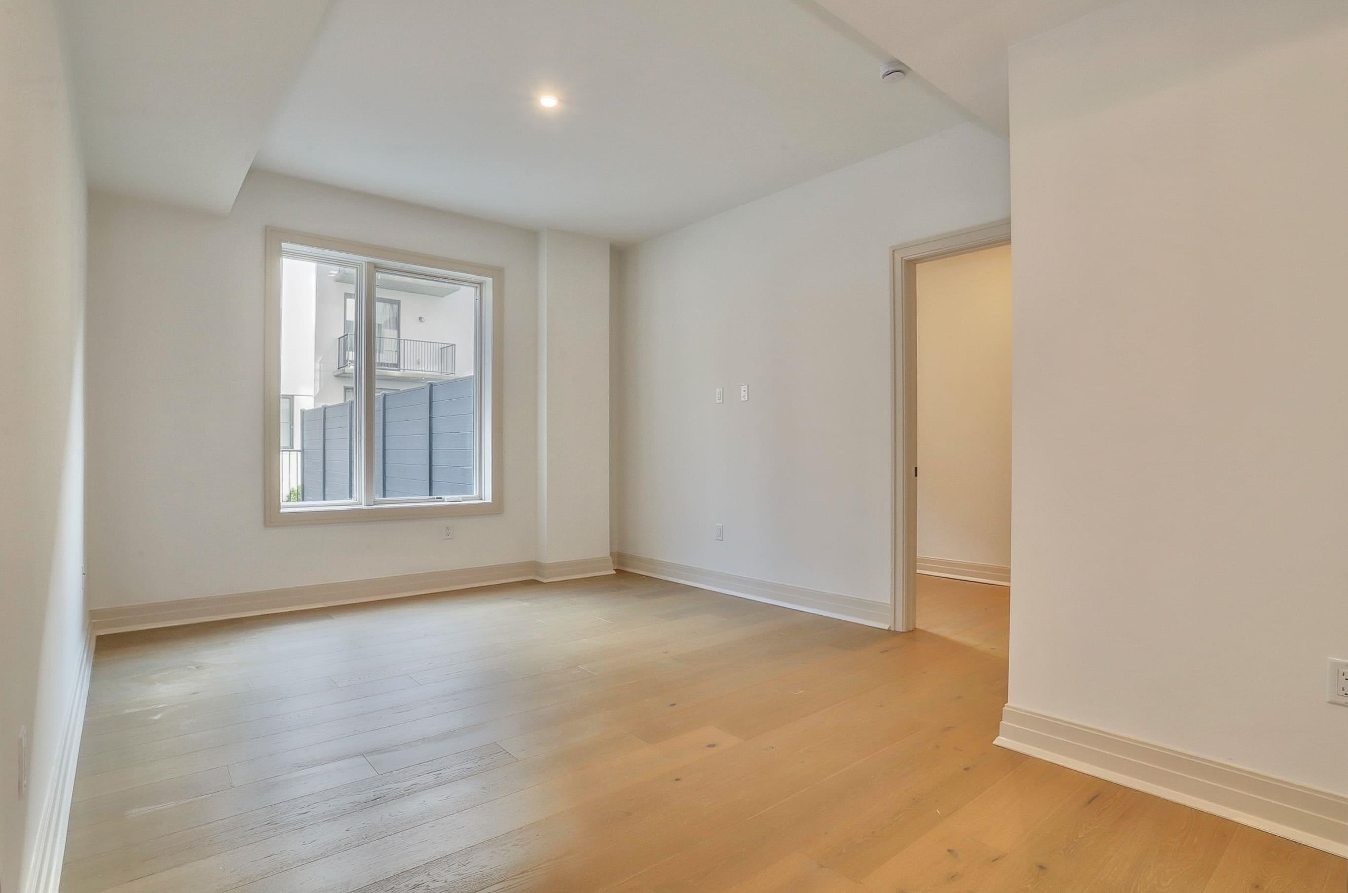 921 MADISON ST Unit: 203