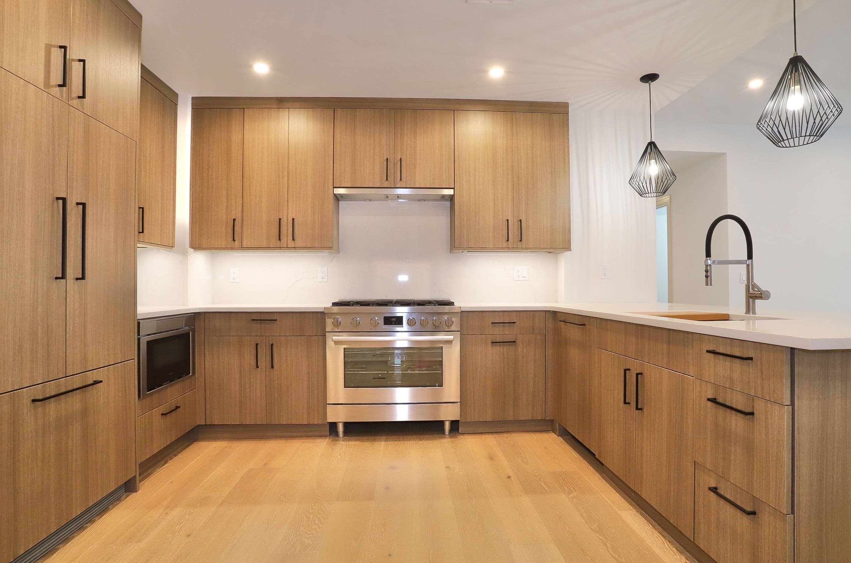 921 MADISON ST Unit: 203