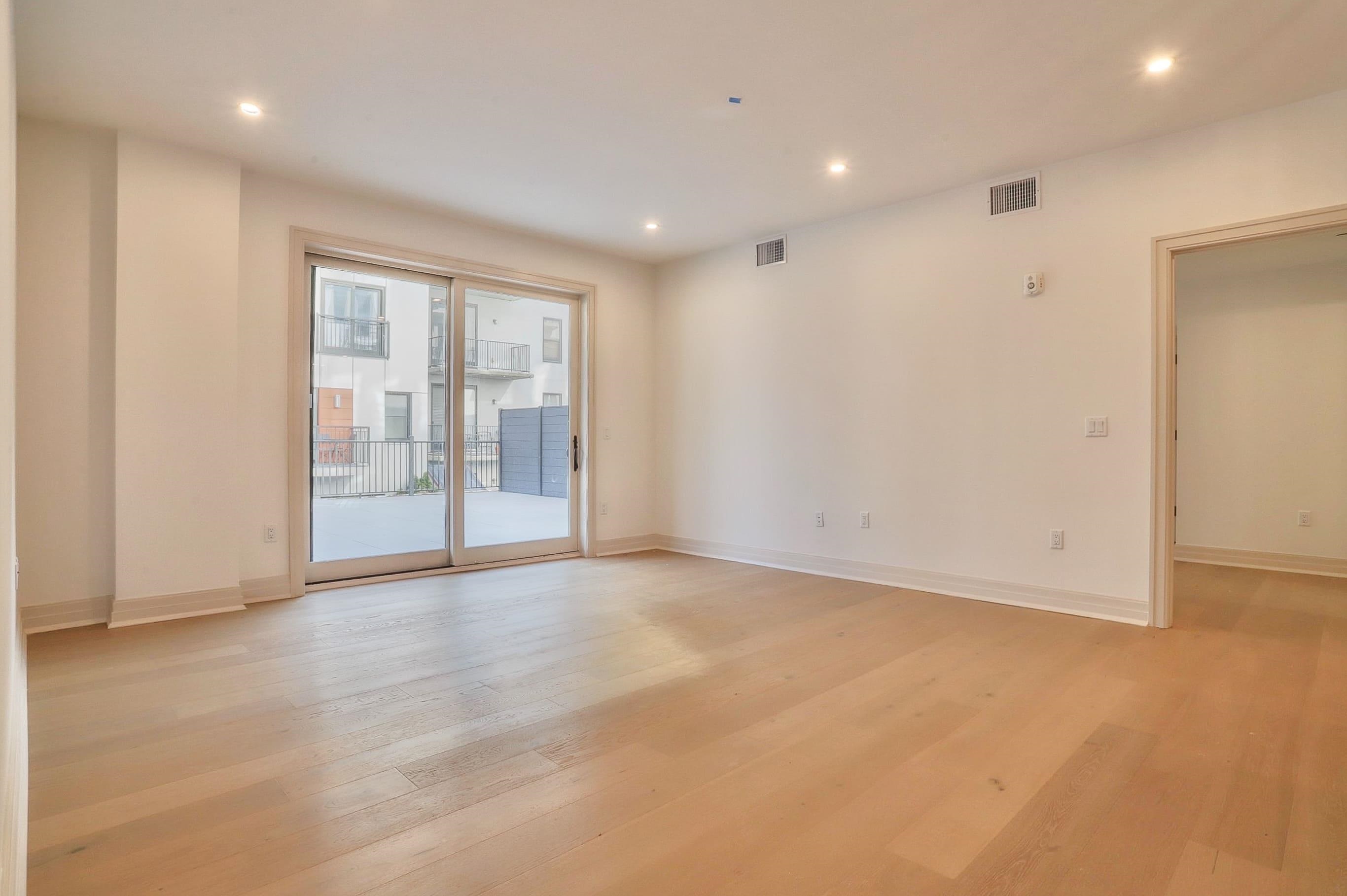 921 MADISON ST Unit: 203