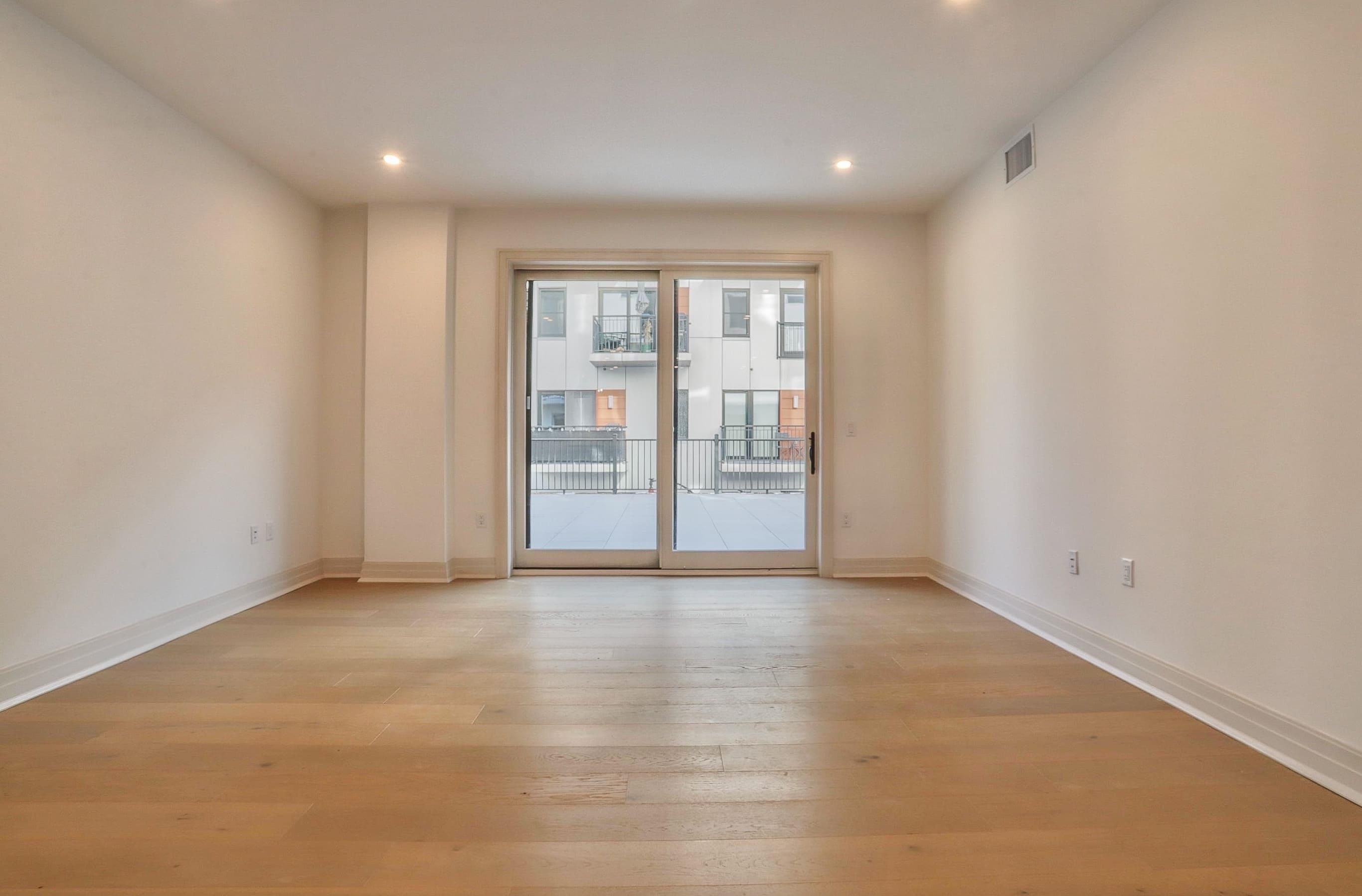 921 MADISON ST Unit: 203