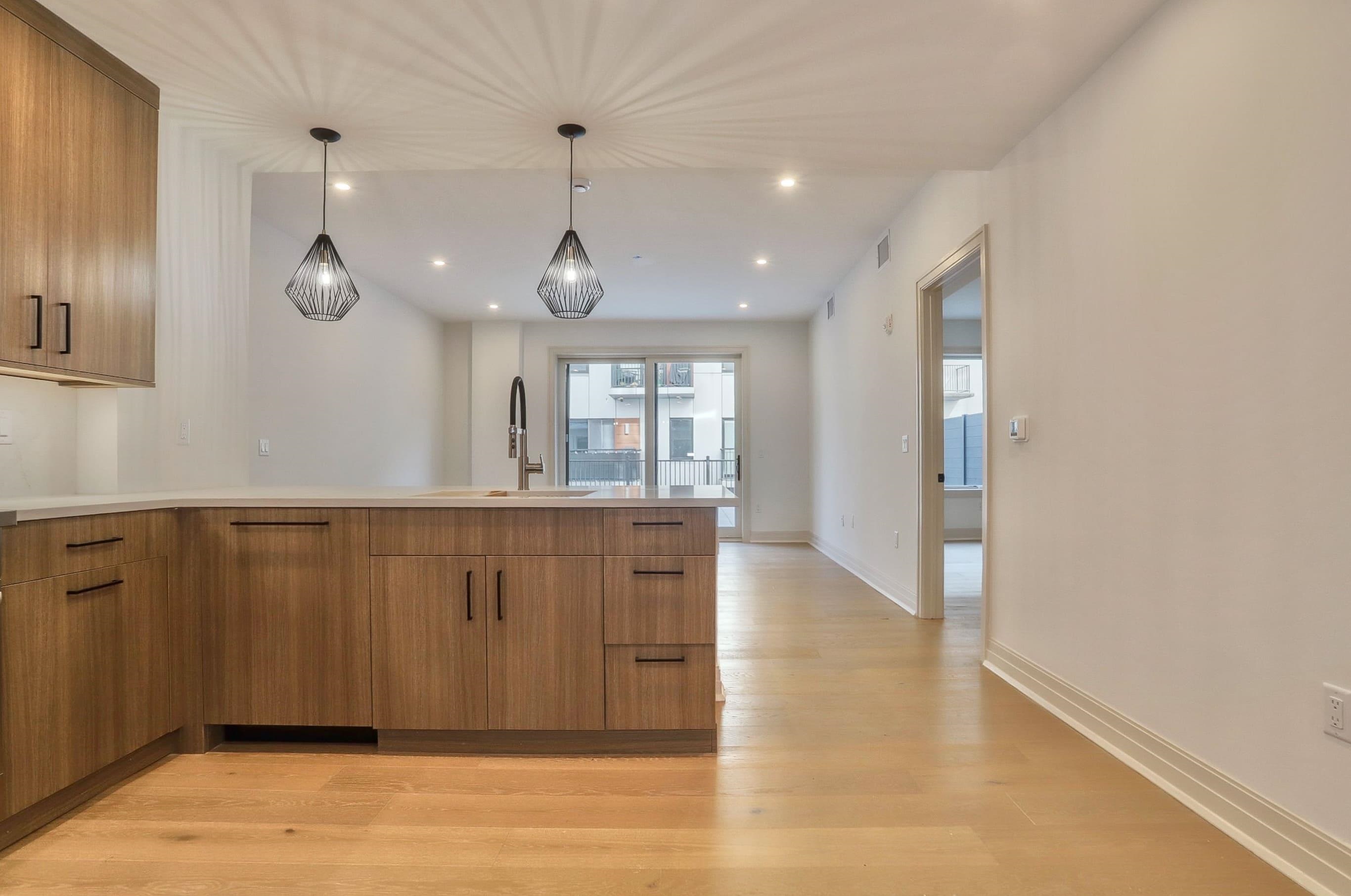 921 MADISON ST Unit: 203