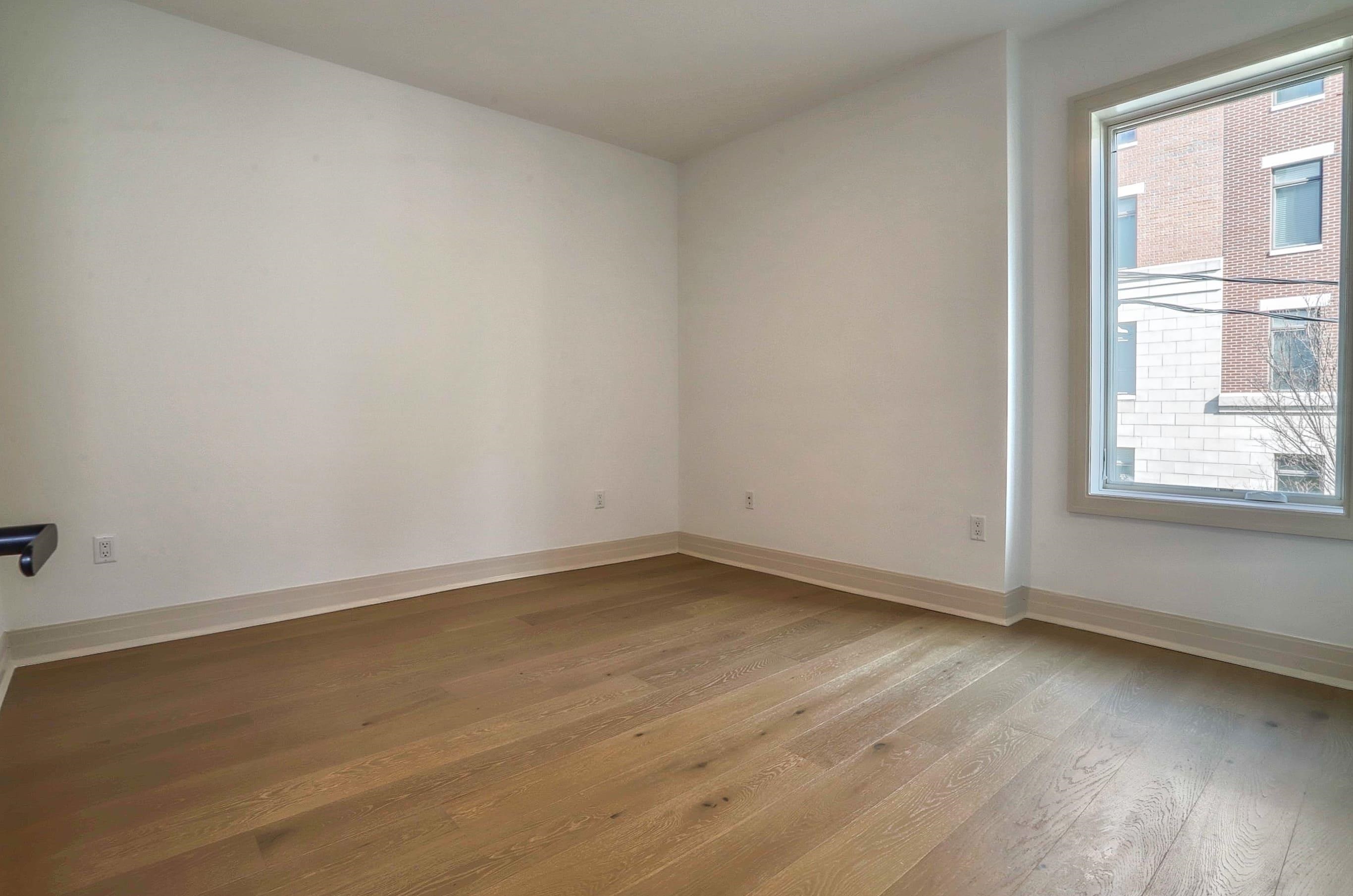 921 MADISON ST Unit: 203