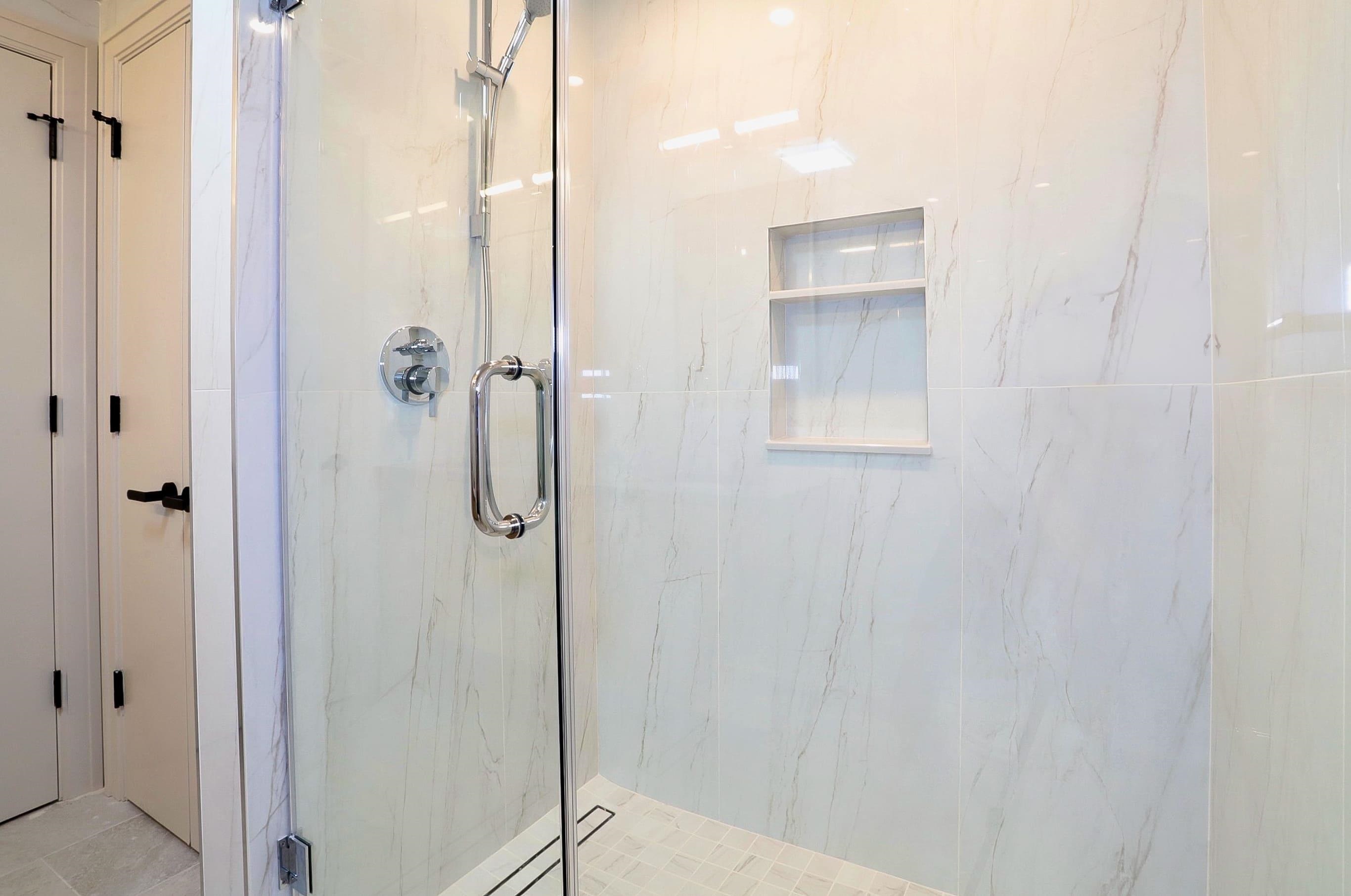 921 MADISON ST Unit: 203