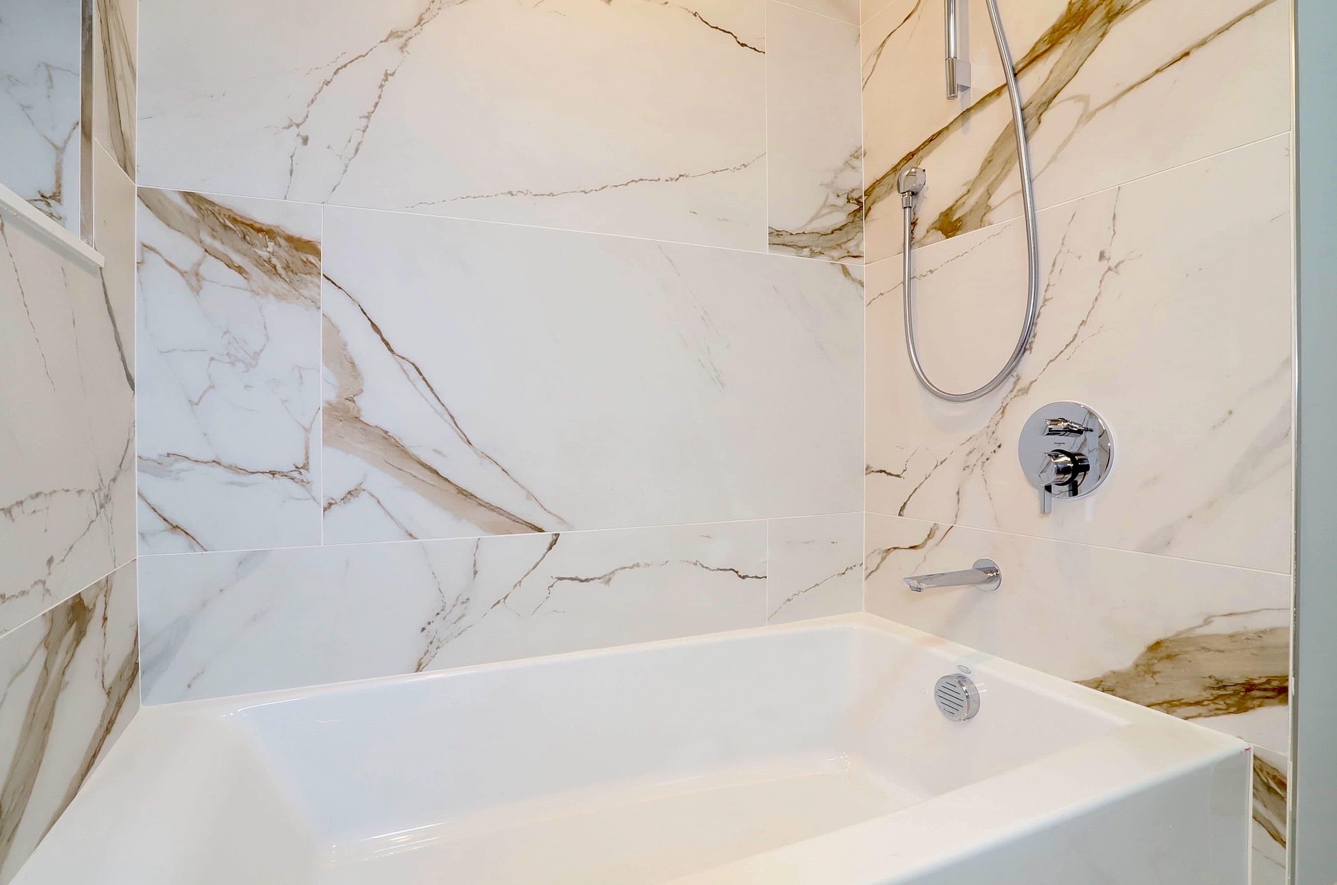 921 MADISON ST Unit: 203