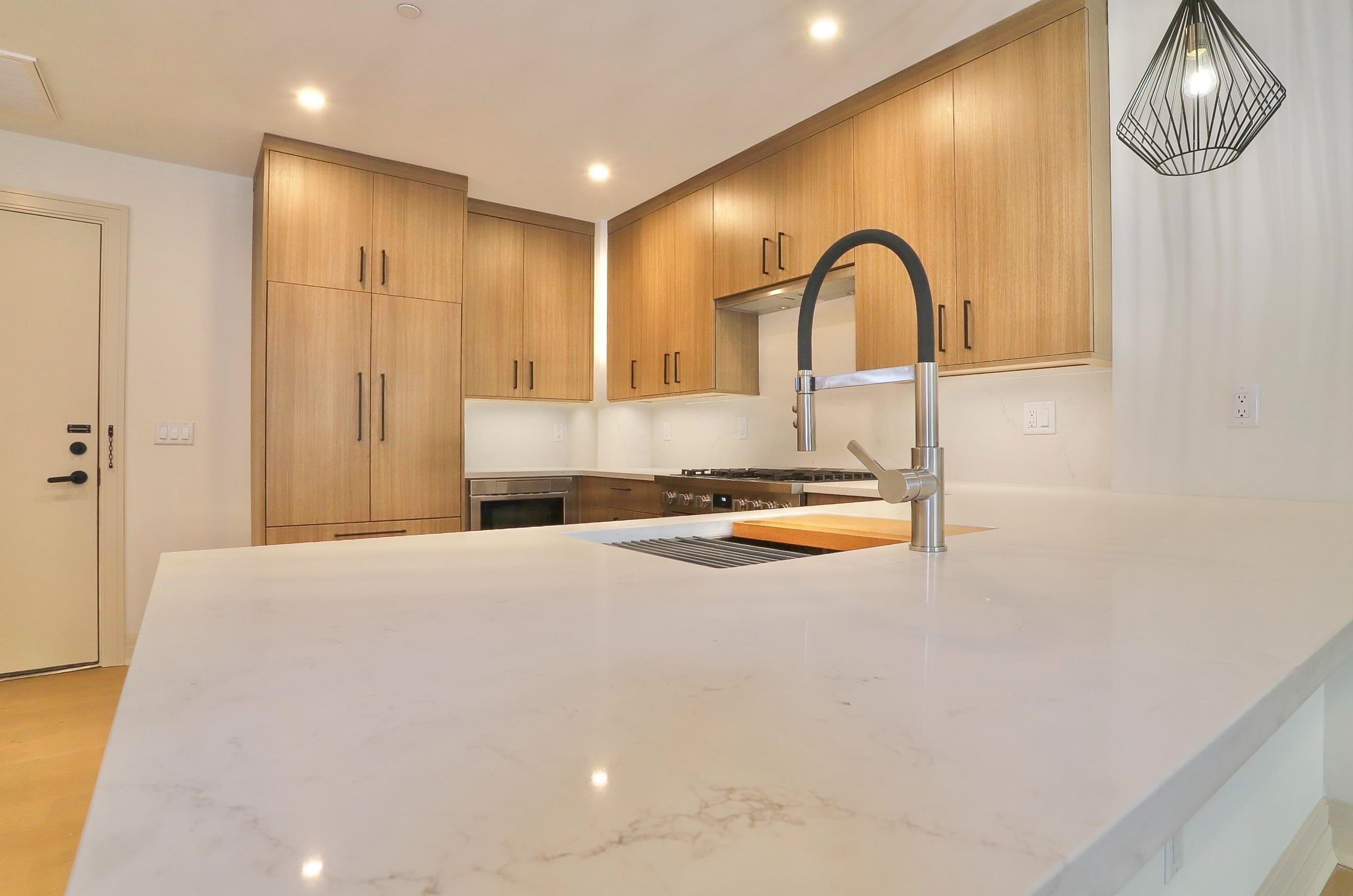 921 MADISON ST Unit: 203