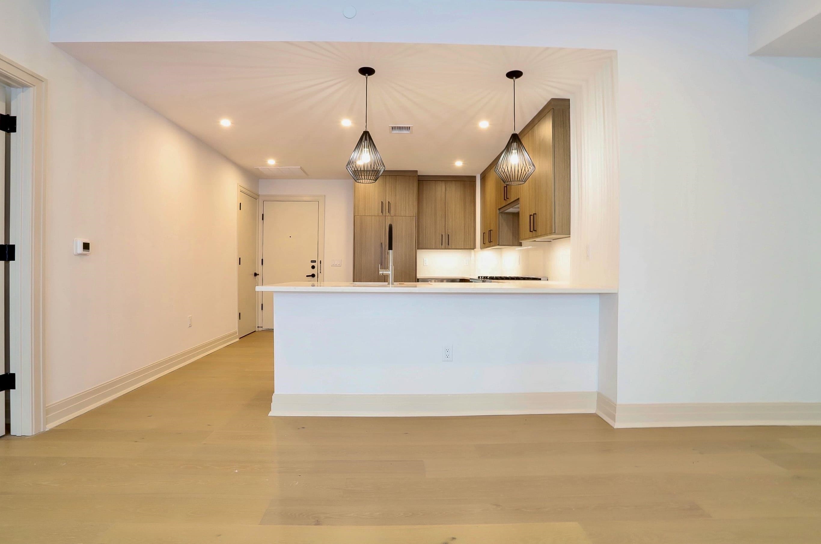 921 MADISON ST Unit: 203